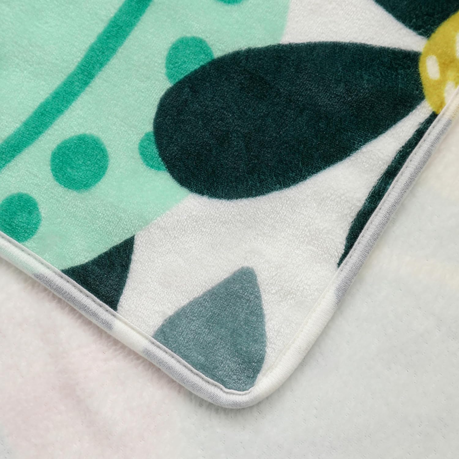 Tyrot Boho Floral Flannel Fleece Twin Blanket – Soft, Warm & Lightweight Fuzzy Blanket for Couch, Bed, or Sofa Decor, Cute Botanical Design Throw for Women & Girls, 60''x80'', Pink Green
