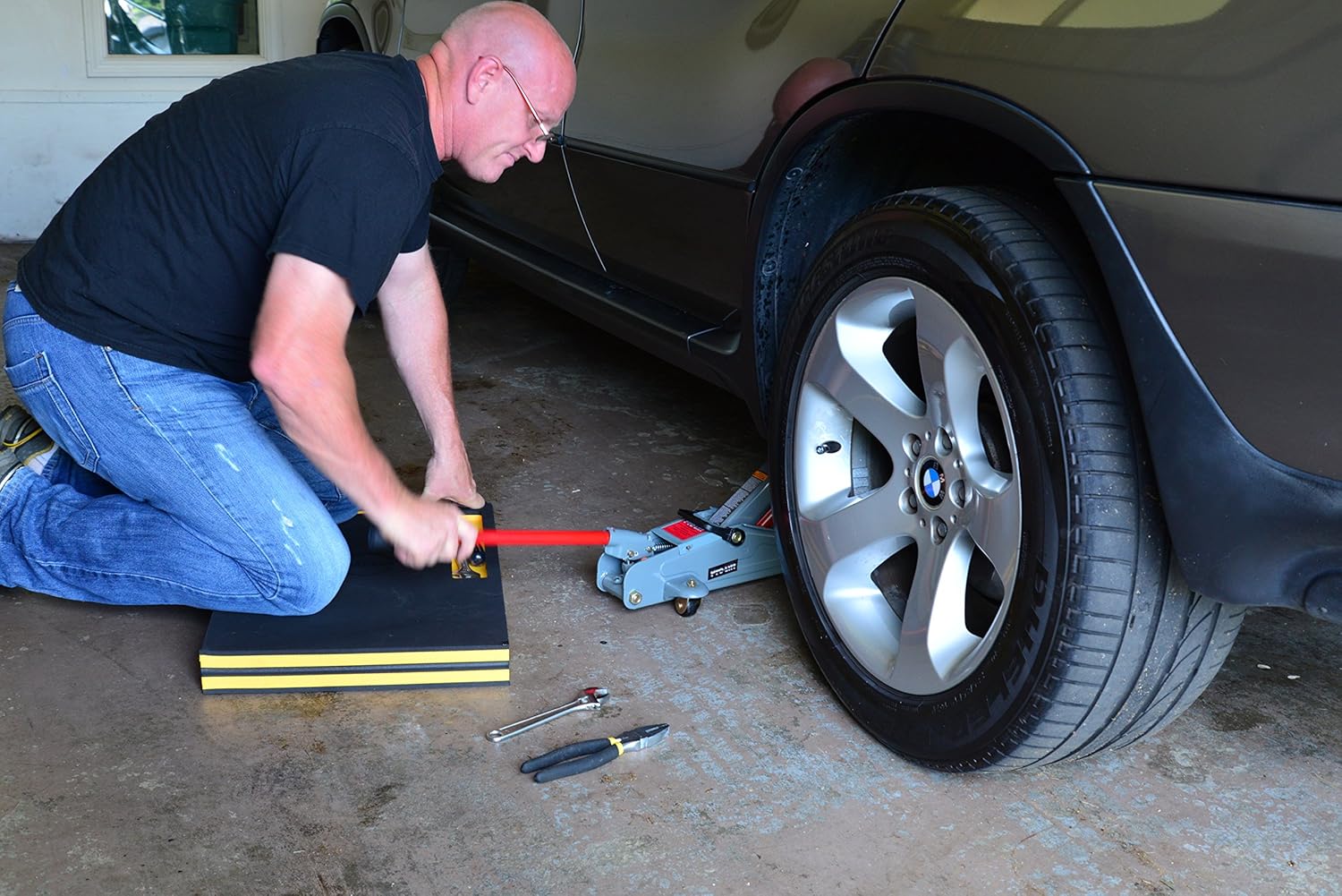 Pro-LifT F-2332 Grey Hydraulic Floor Jack - 2 Ton Capacity : Industrial & Scientific