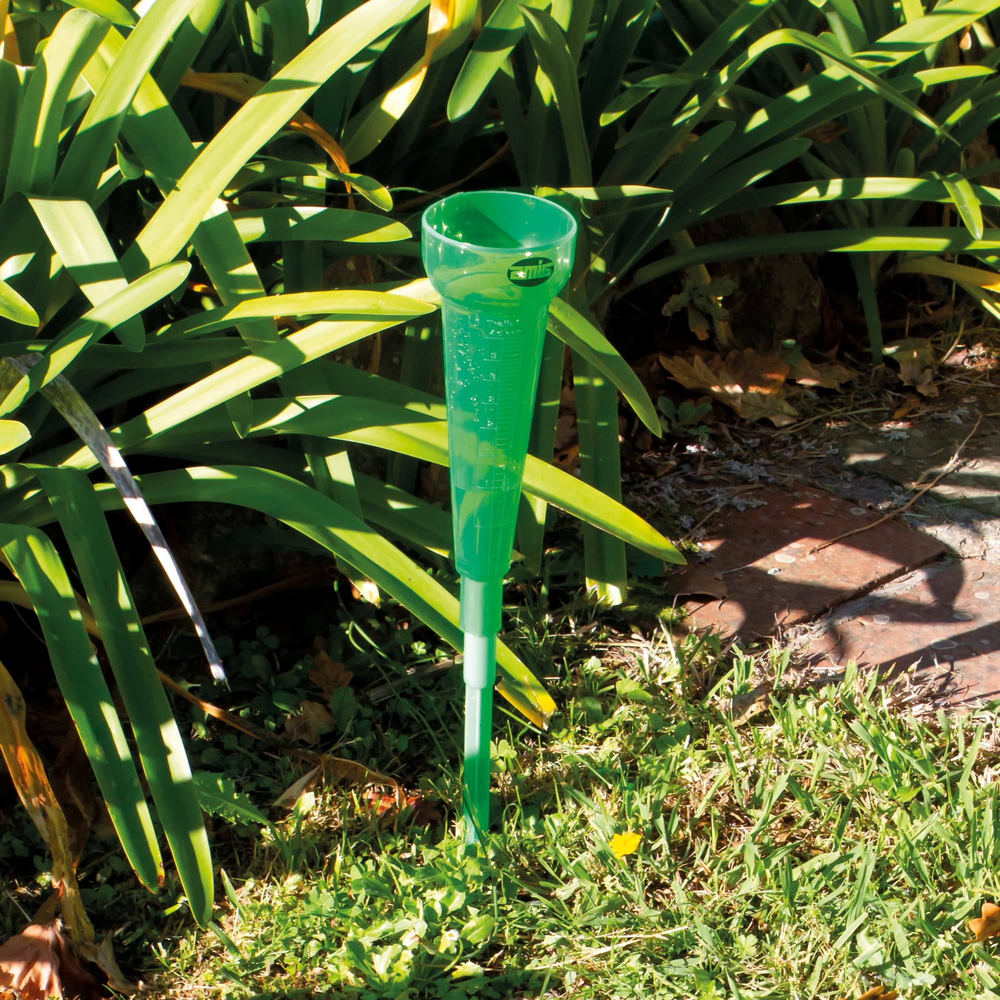 Amig - Pluviomètre | Gradué Et 40 Mm | 240mm | Comprend 1 Cheville De Placement Fixation Facile A Herbe Ou Au Sol 1 Mm Eau Equivaut A 1 Litre 89371500