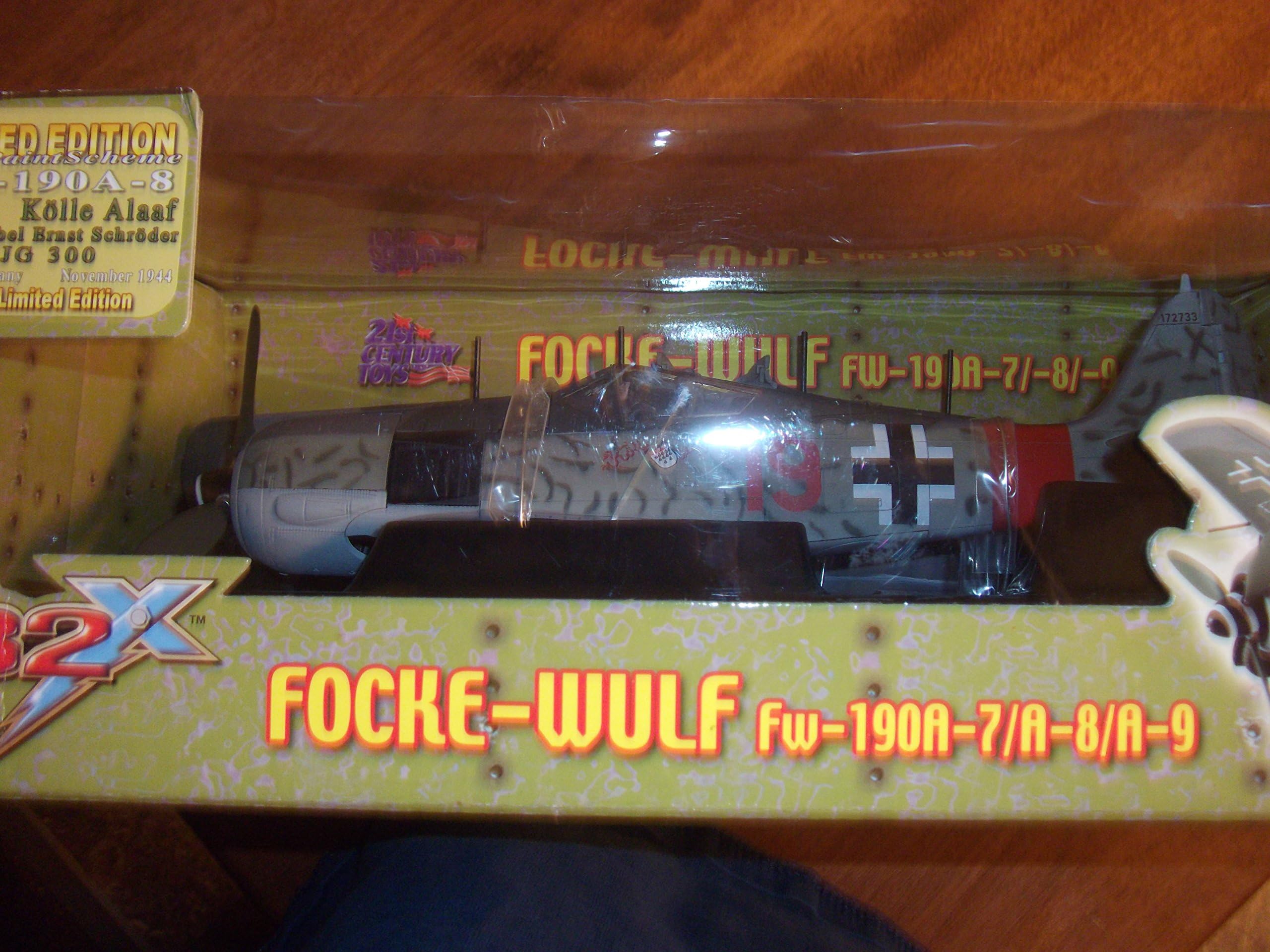 1:32 Ultimate Soldier Focke-Wulf Fw 190A Red 19"