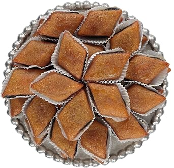 Masmoudi Makrout 700g-1.54Lb 36Pcs Maghrebin artisanal pastry Tunisian and Algerian Traditional Makroud Recipe. Handmade sweets made with Noor date paste, soaked in honey and orange blossom water
