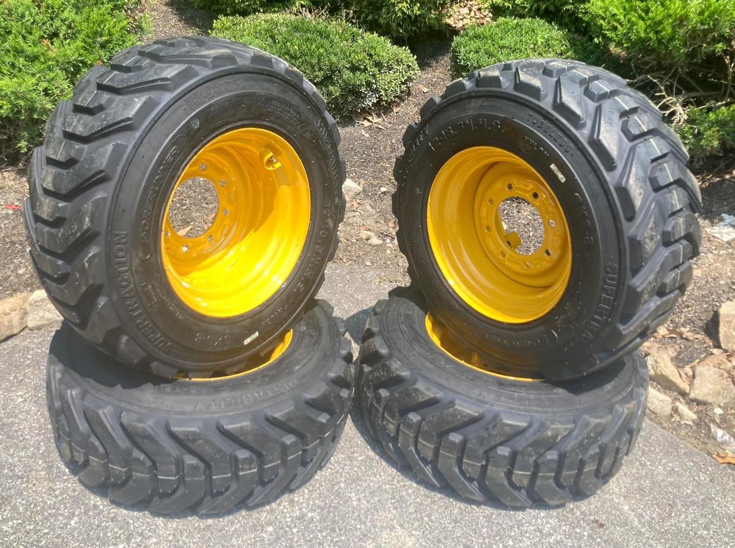 (1) HD 12-16.5 Forerunner SKS-8 Skid Steer Tire on Wheel/Rim (8 lug) for John Deere 320, 325, 326, 328, 332 & more - 14PLY - 12X16.5 (Left side mount)