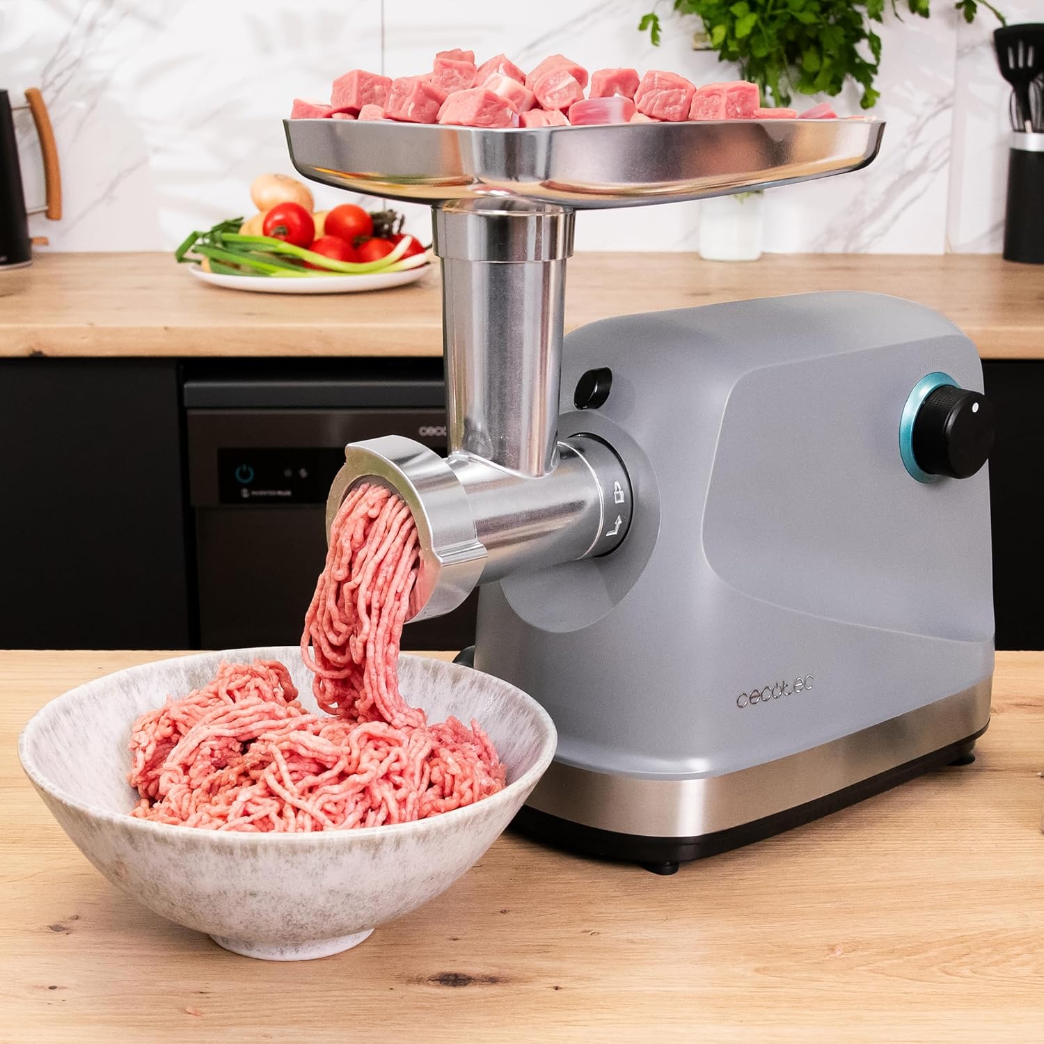 Cecotec Crusher 1400 meat grinder actively grinding meat into a bowl