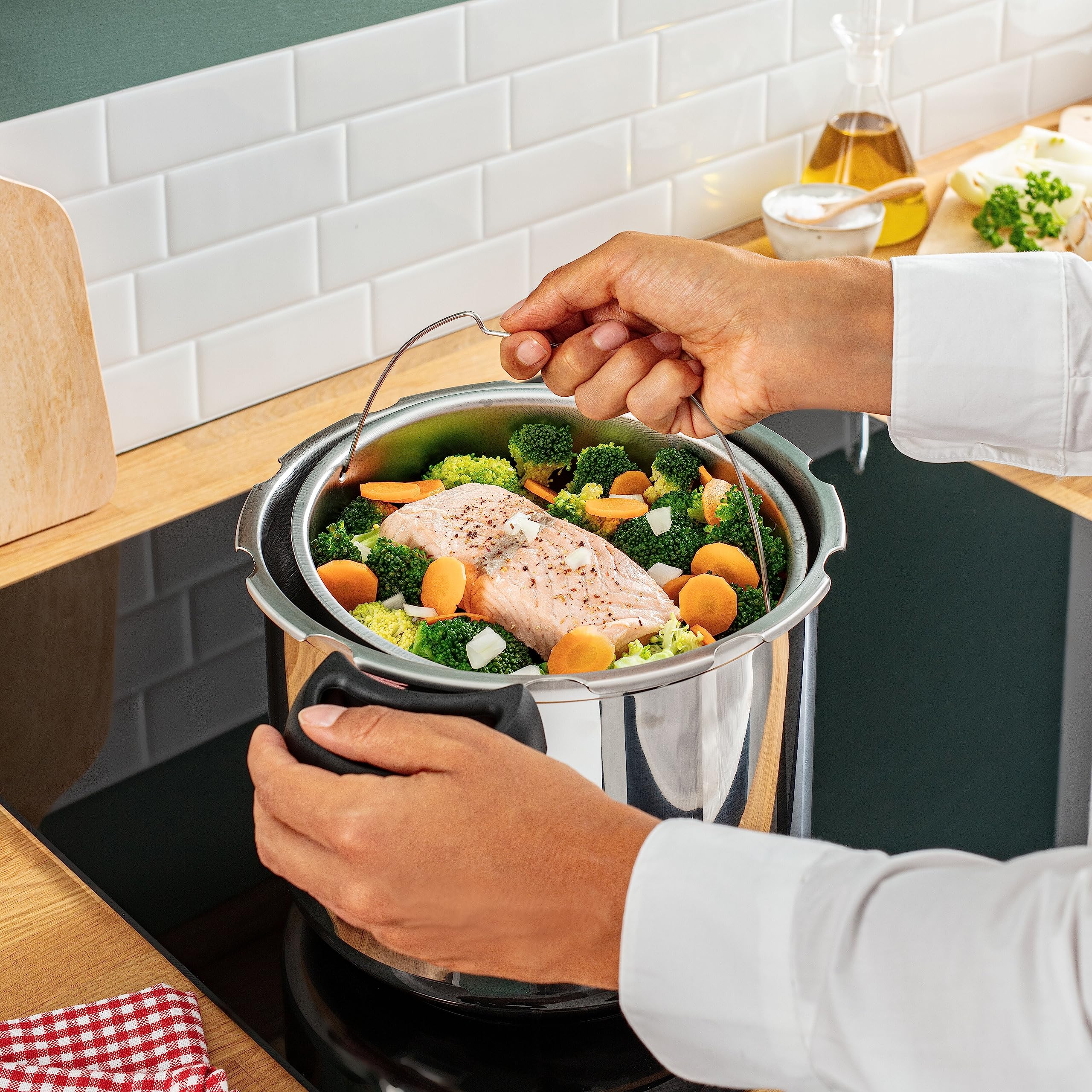 Tefal Olla a Presión Clipso Minut Easy 6 L - Acero Inoxidable, Modos de cocción de alta y baja presión, 5 sistemas de seguridad y cierre fácil con una sola mano, cestillo vapor integrado