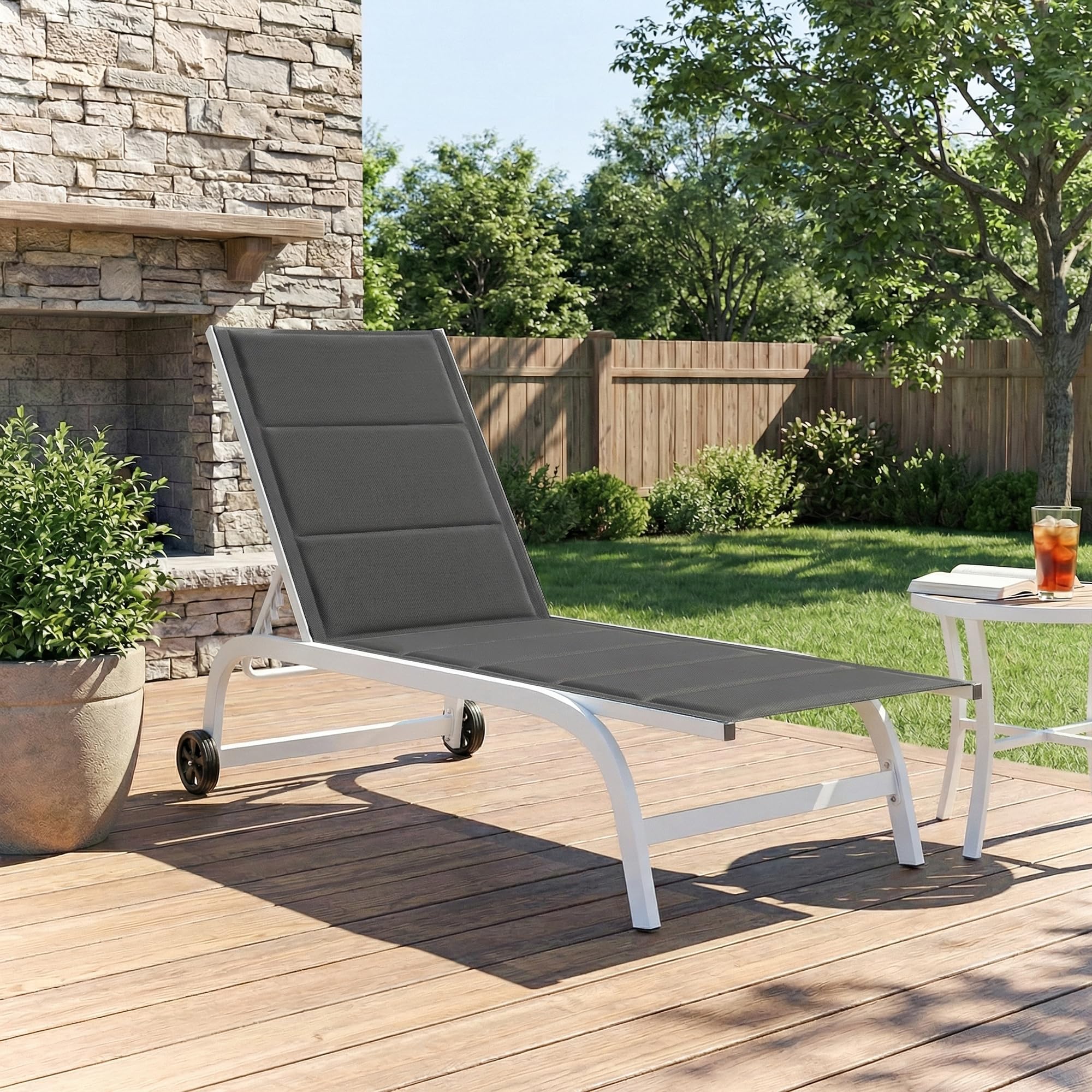 Outsunny Lettino Prendisole da Giardino con Ruote Grigio Scuro e Bianco | Schienale Regolabile 6 Livelli, Sdraio da Giardino in Texteline, Telaio in Alluminio, per Piscina Terrazzo