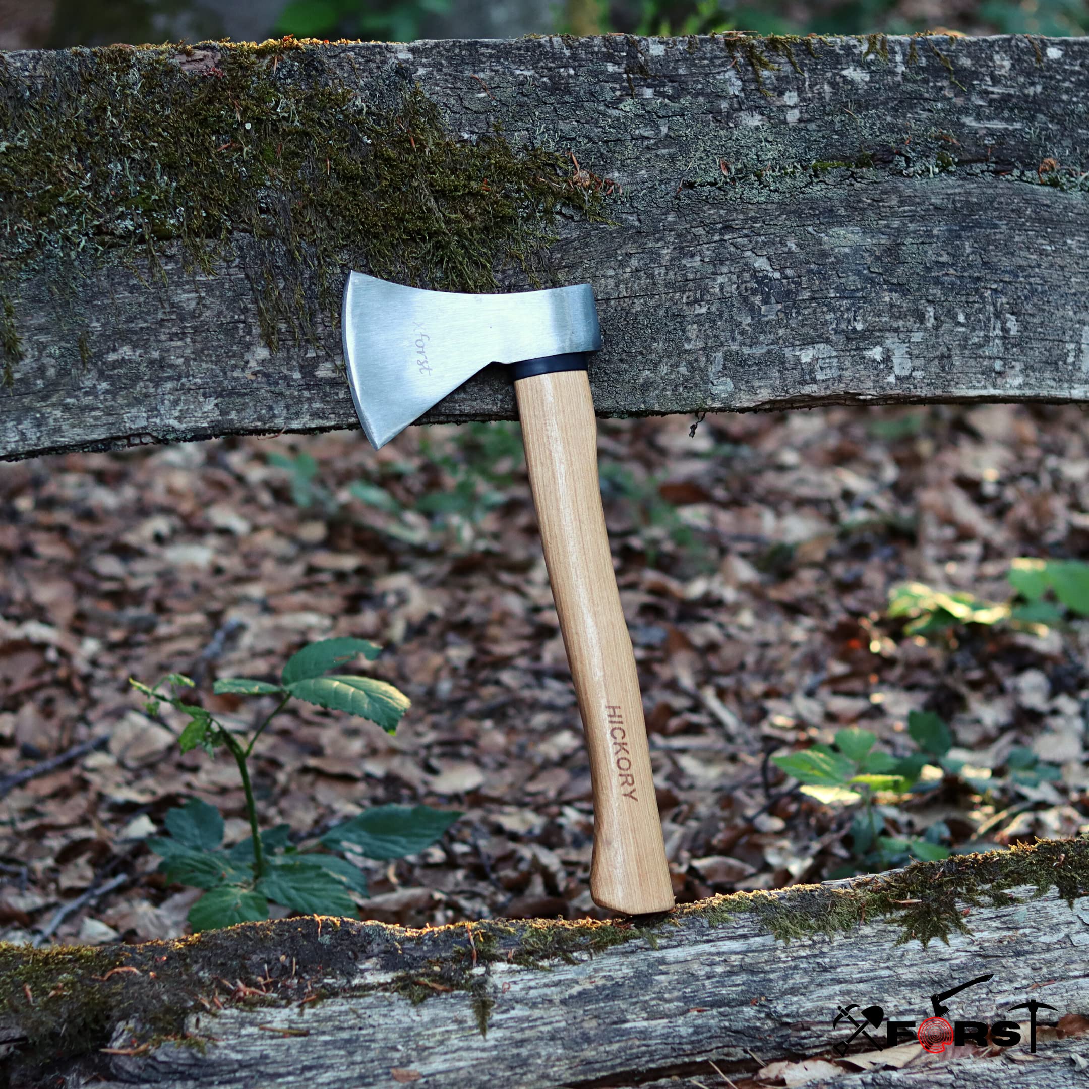 Xforst Hacha de Mano para Leña, Camping y Jardín, Hoja de Acero al Carbono con Mango de Madera de Hickory, Cabeza 800 g, 40,5 cm, Conforme a DIN 5131 y TÜV/GS, con Funda Protectora, X-UW800C
