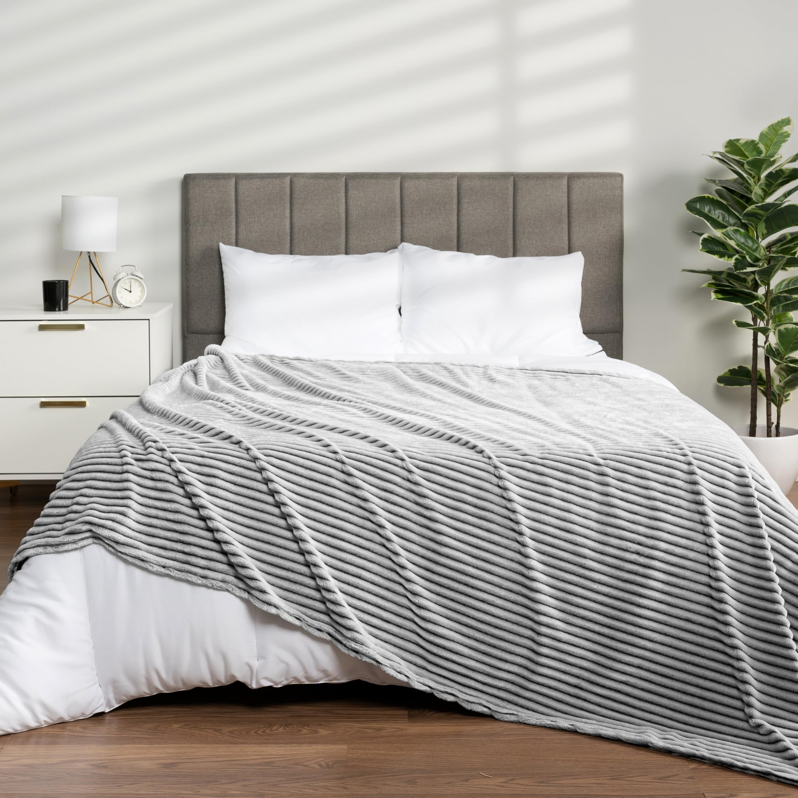 Pavilia Soft Fleece King Bed Blanket, Black and White, Large Fuzzy Plush Flannel, Warm Cozy Ribbed Microfiber for Sofa Couch, Lightweight Striped,