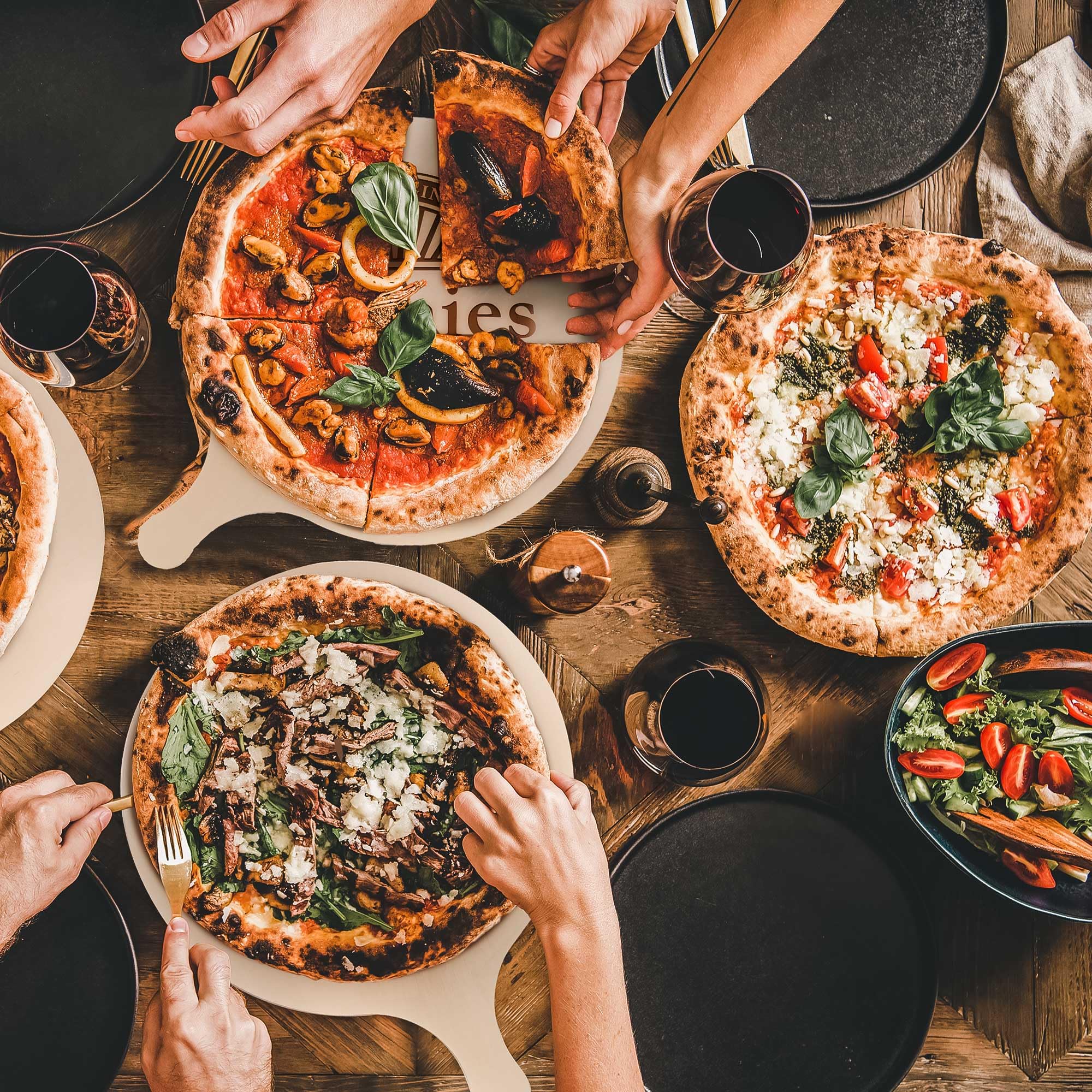 Pizzabrett mit Gravur, Pizzateller mit Name, Personalisiertes Schneidebrett, Holz Serviertablett, Pizza Servierbrett, Großer Holzteller, Servierplatte, Küchenzubehör, Geschenke für Frauen und Männer