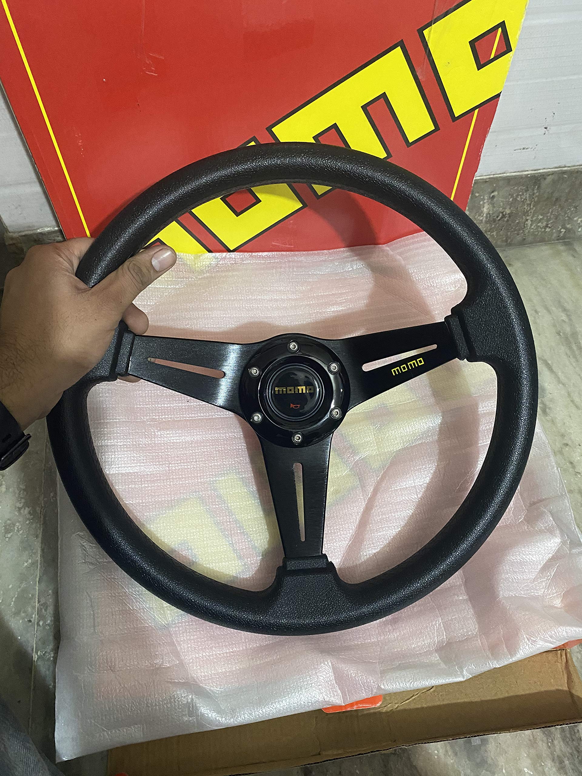 13 inch Black MOMO Universal Steering Wheel for Sports Car Look Rally Race Off Road with HUB Free