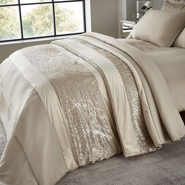 Catherine Lansfield Velvet Sparkle 220 x 230 cm Bedspread Champagne