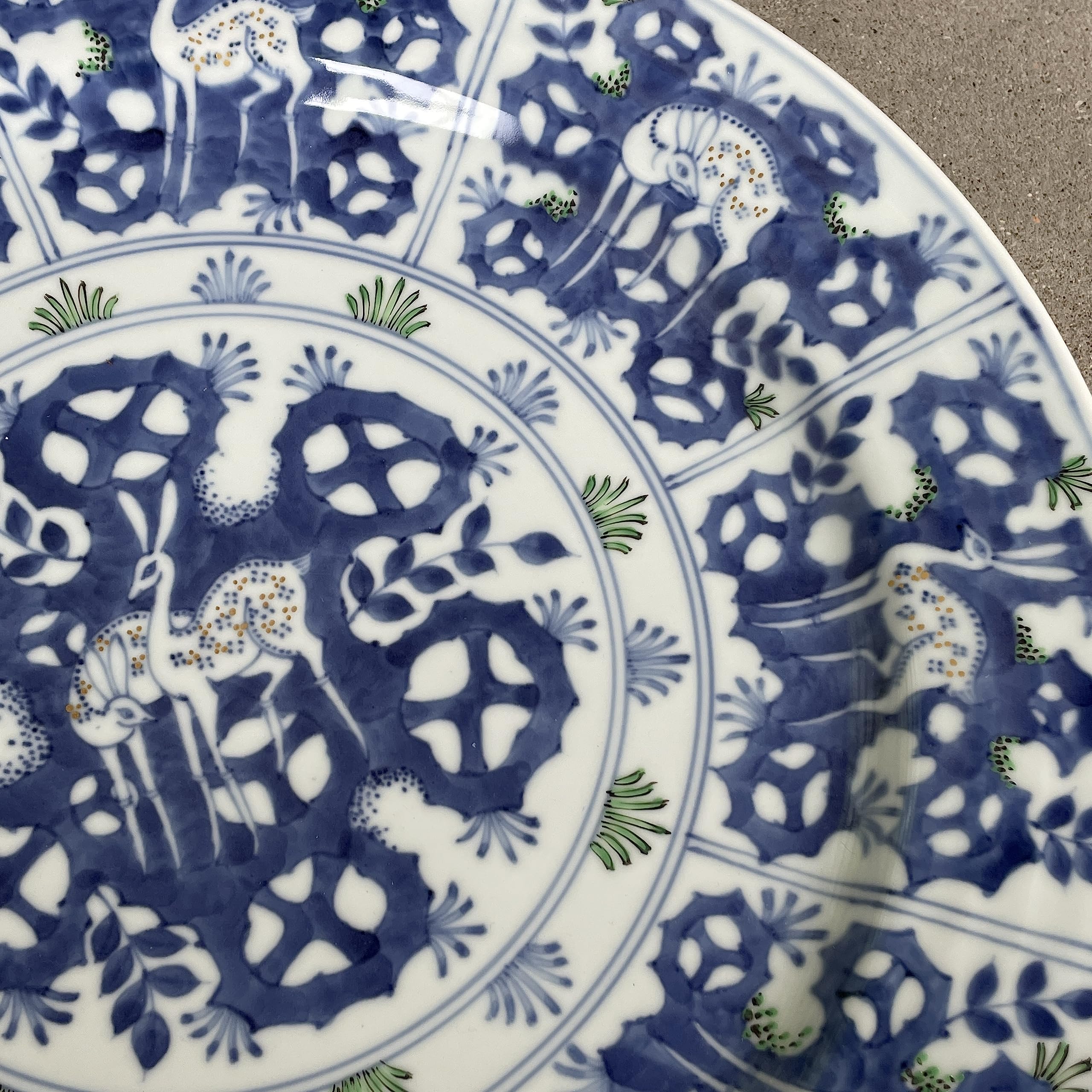 Amazon.co.jp: 有田焼 染錦岩鹿文尺三寸皿 40cm 飾り皿 ショープレート