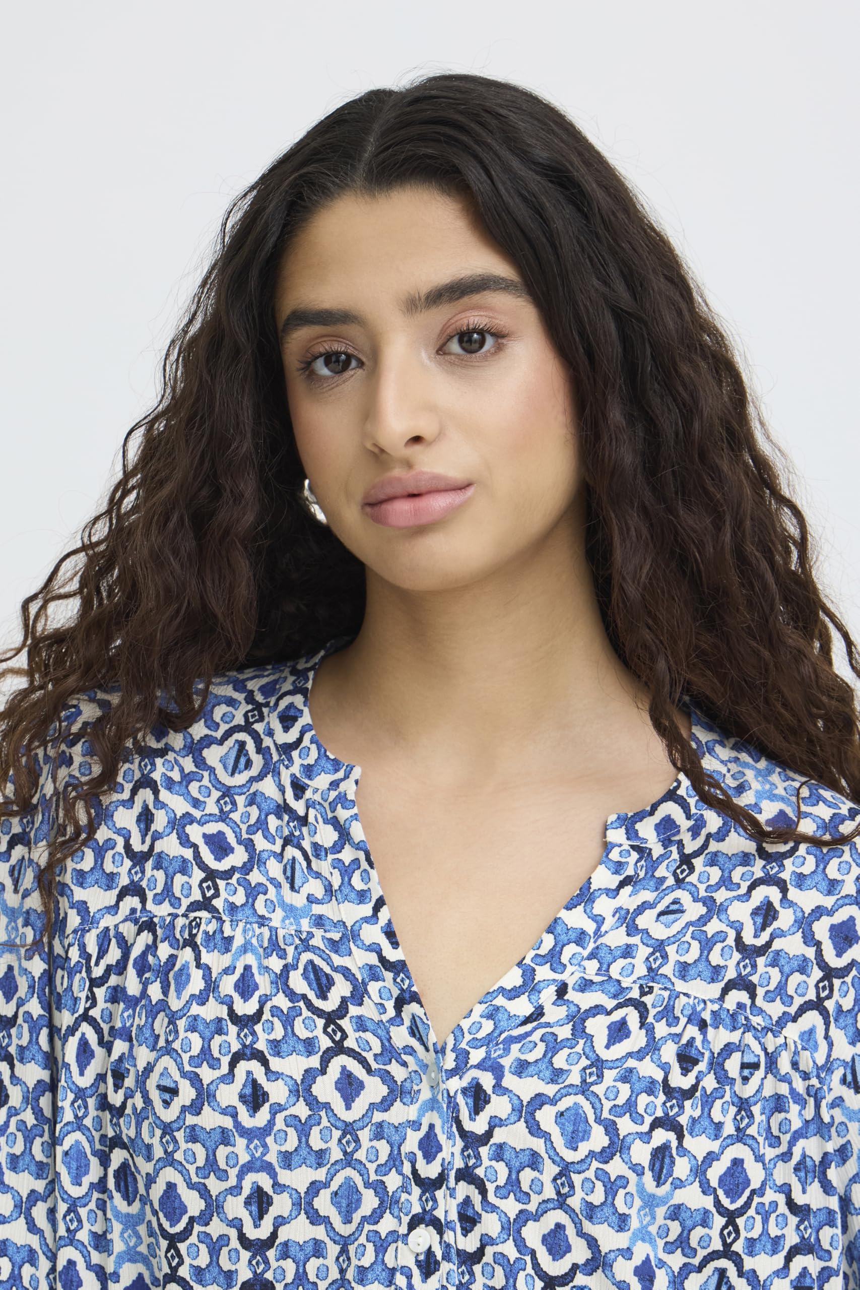 ICHI IHMARRAKECH Damen Bluse Shirt Blusenshirt mit 3/4-Arm Gemustert V-Ausschnitt Regular fit