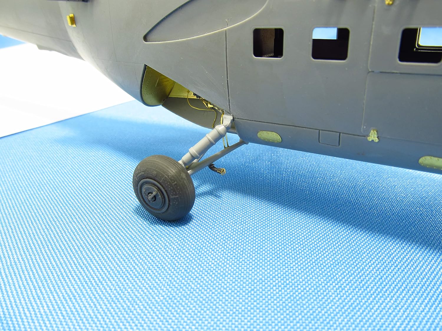 MDR4871-1/48 - Mi-24. Wheel Bays (Zvezda) Scale Model kit