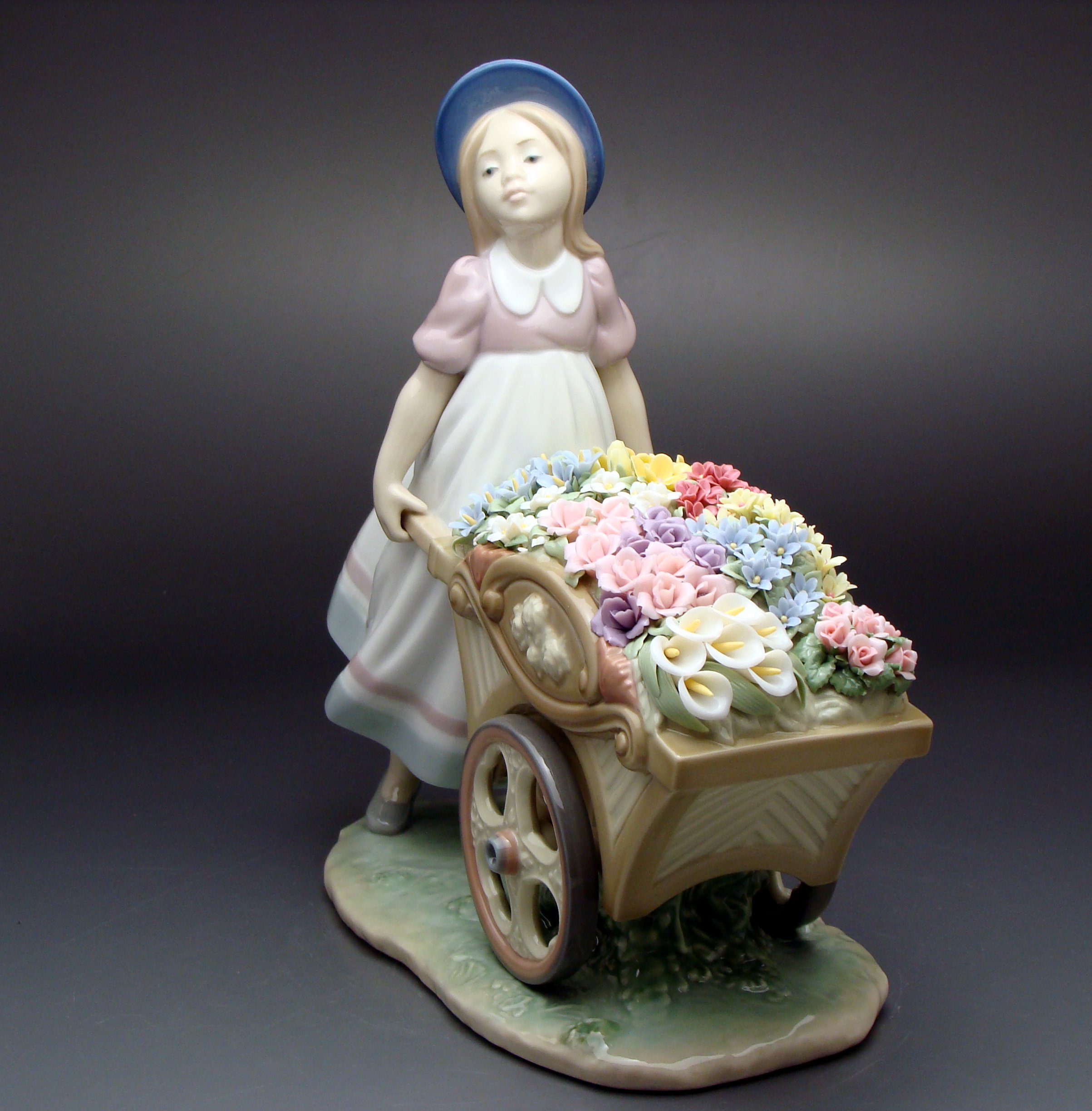 Amazon.co.jp: リヤドロ(LLADRO) 6521 可愛いお花屋さん