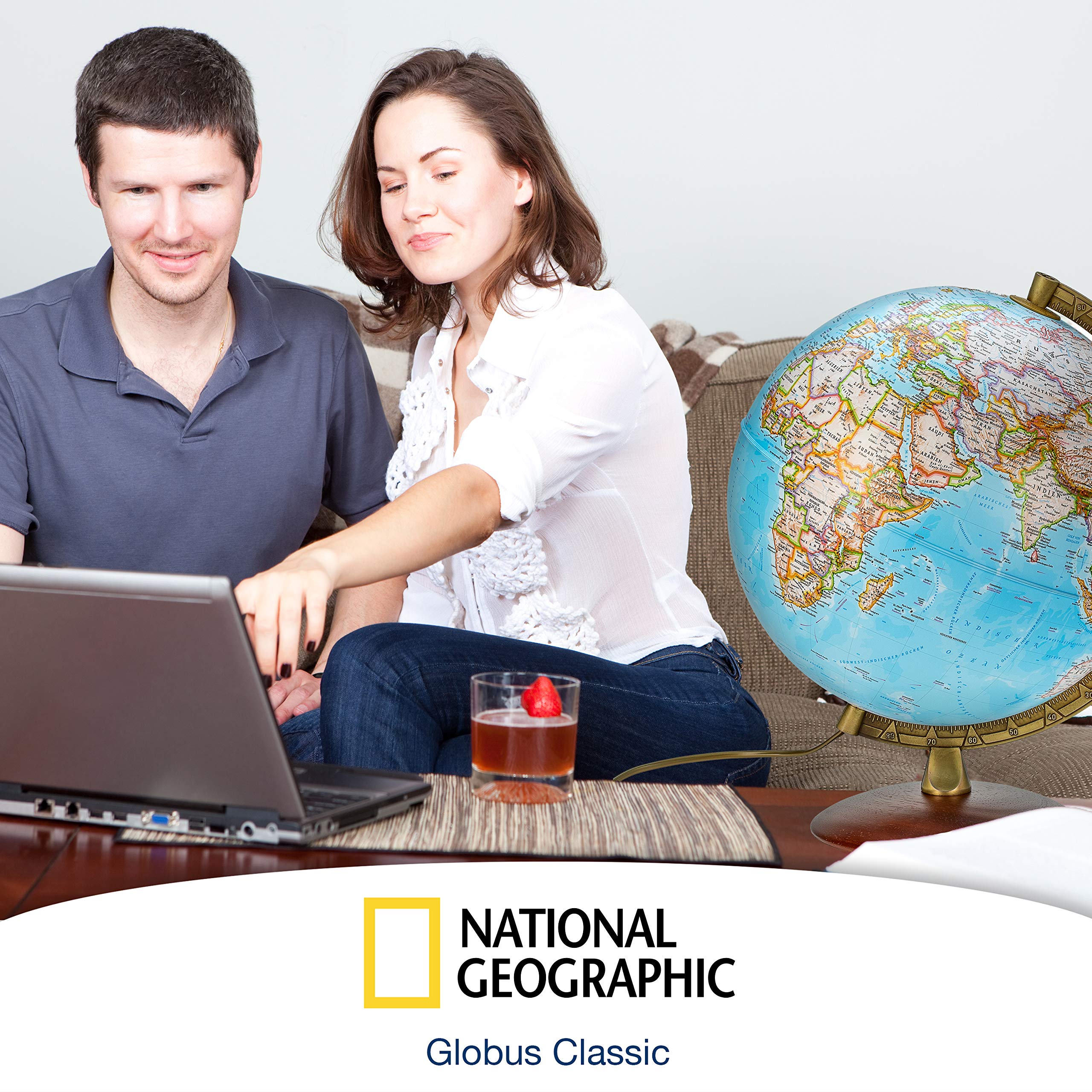 National Geographic - Leuchtglobus im klassischen Stil - 30cm Globus mit stabilem Standfuß und Metall Meridian, Kartenbild 2026 physikalisch/politisch mit LED Leuchte, aktuelles deutsches Kartenbild