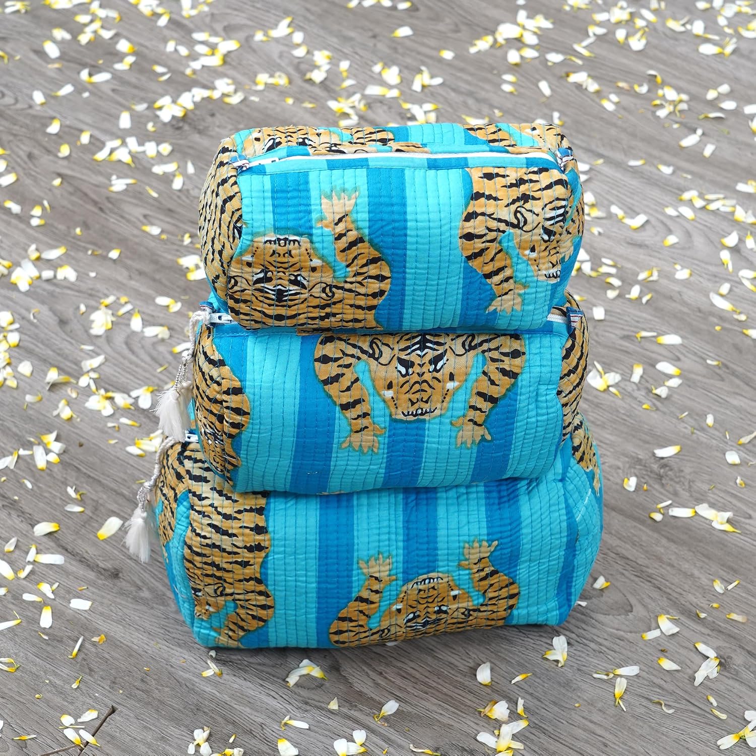 INDACORIFY Tiger Print Make Up Bag, Indian Large Toiletry Cosmetic Bags For Women's Makeup Pouch Washable Toiletry bag, Set Of 3 Quilted Toiletry Bags