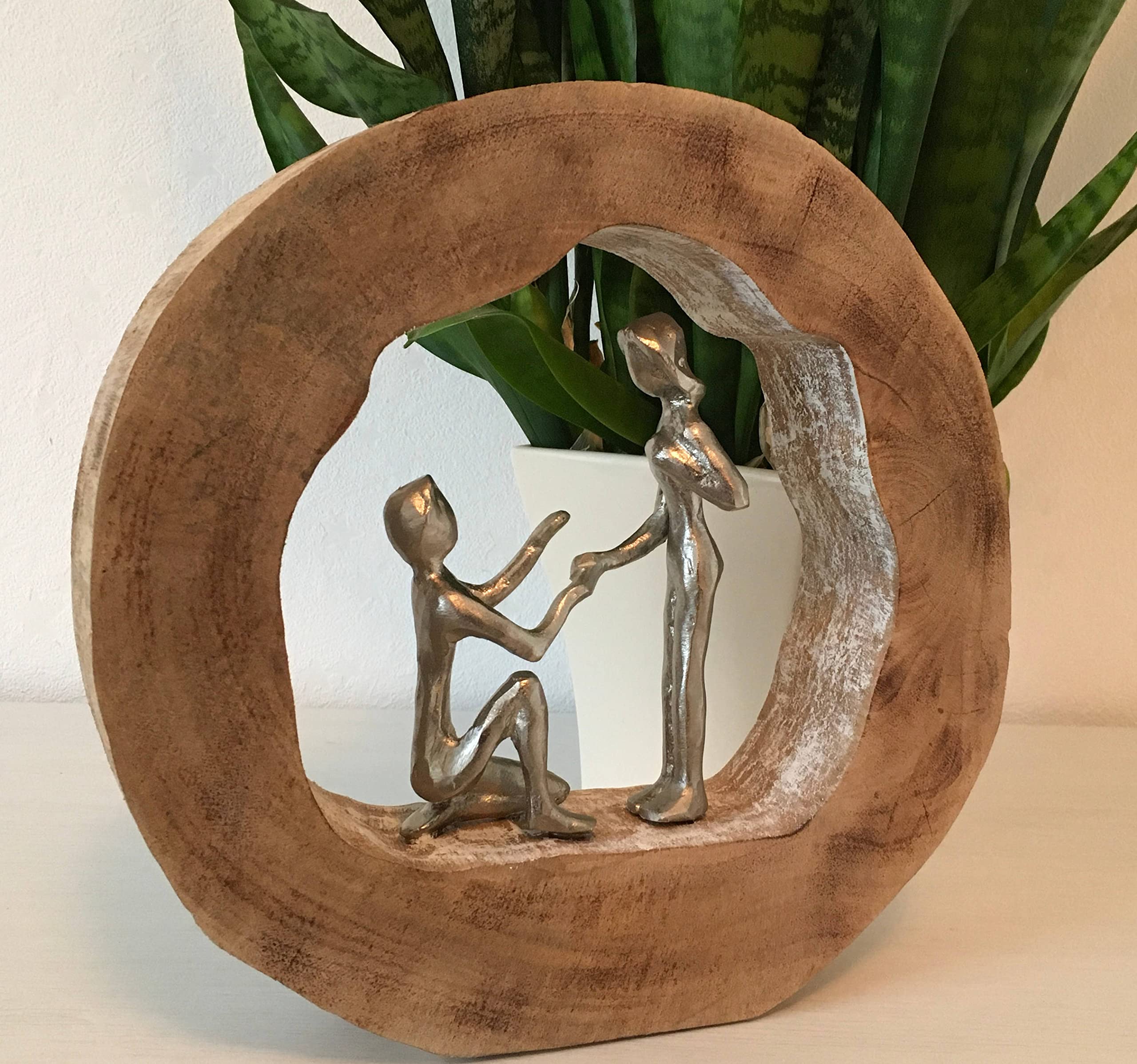 Moritz Forever 28 cm Plata – Escultura de madera de mango, propuesta de matrimonio, amor moderno | Par de aluminio en madera natural, hecho a mano y único, romántico regalo de aniversario de boda, propuesta o San Valentín