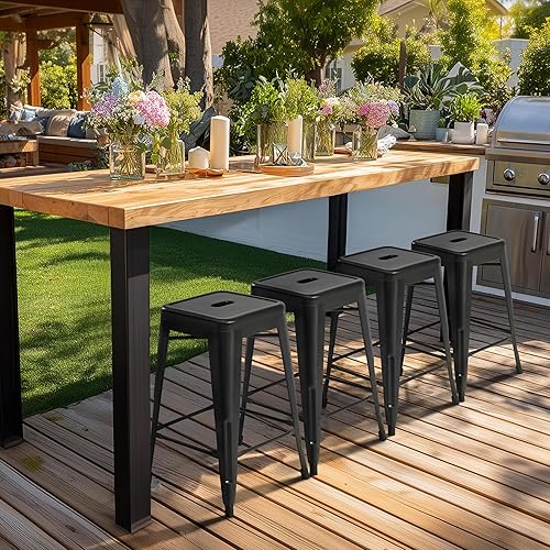 Miniatura 6 de Yaheetech Juego de 4 taburetes de metal de 24 pulgadas, taburetes sin respaldo de altura de mostrador, sillas de bar apilables industriales con