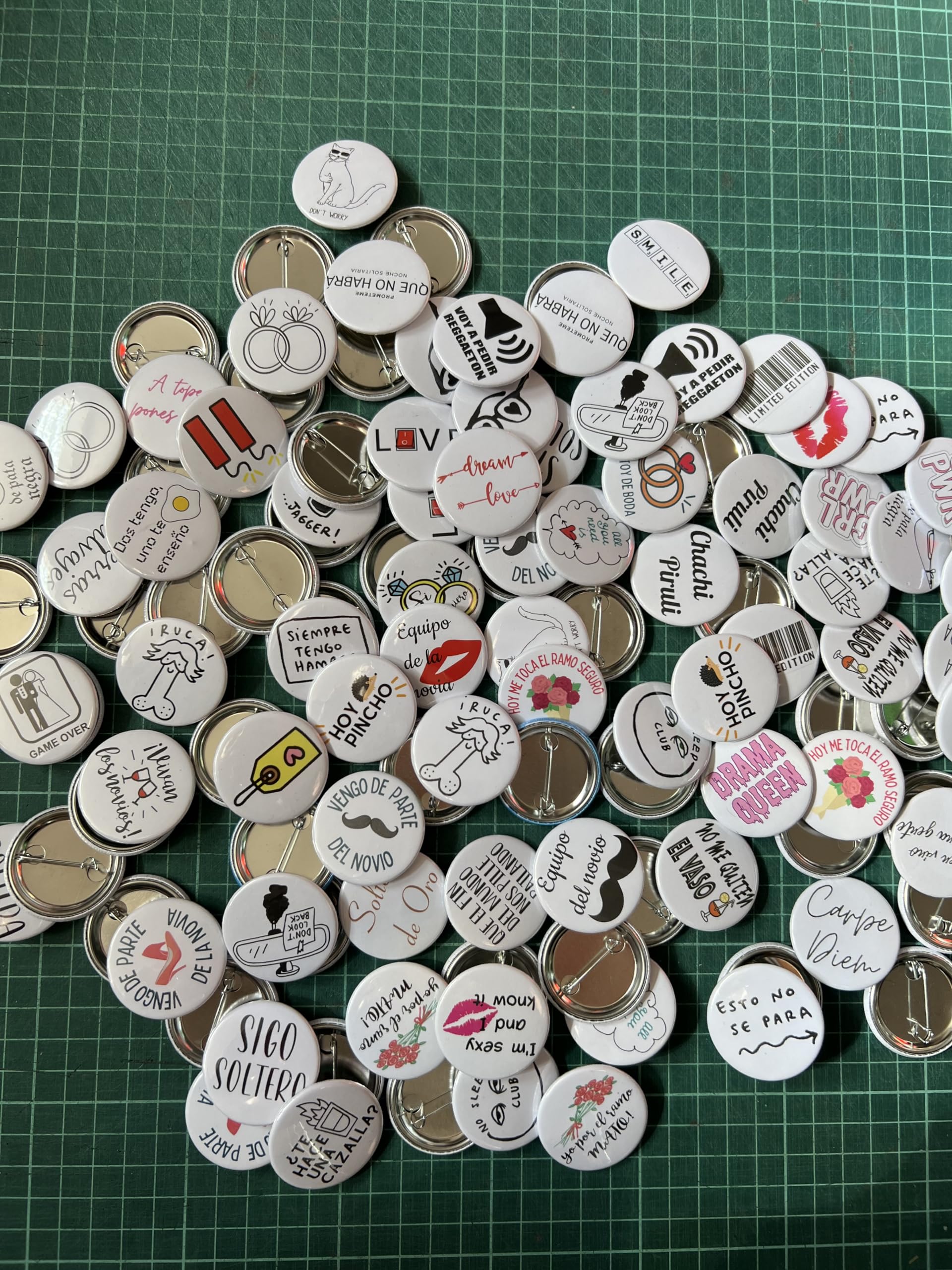 Uvimark | Pack de 100 Chapas para Boda | Chapas Divertidas | Chapas Variadas para Celebración de Casamiento, Matrimonio
