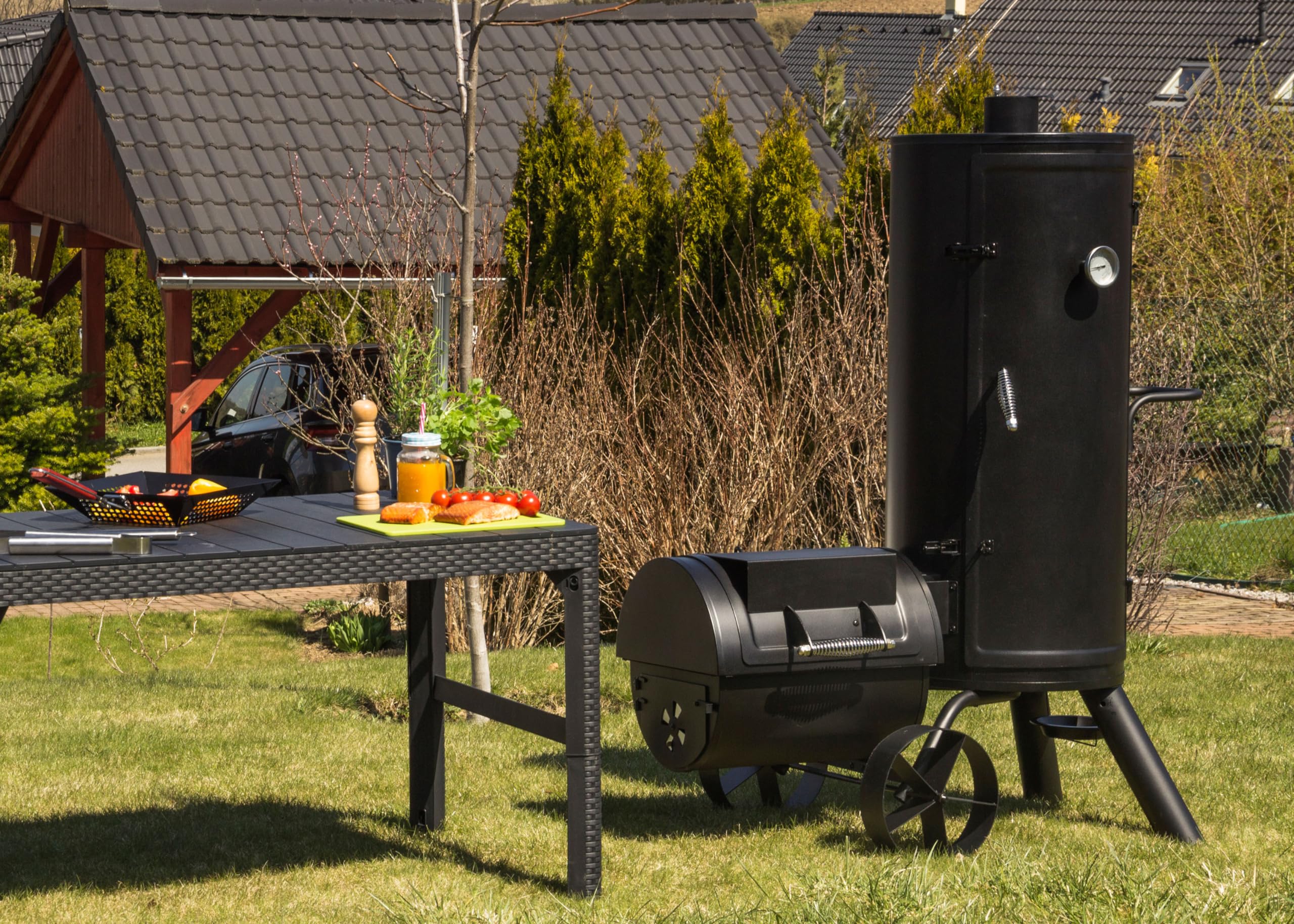 G21 Kansas BBQ, große Räucherkammer mit Grill, eingebautes Thermometer, Rollwagen, 4 Jahre Garantie
