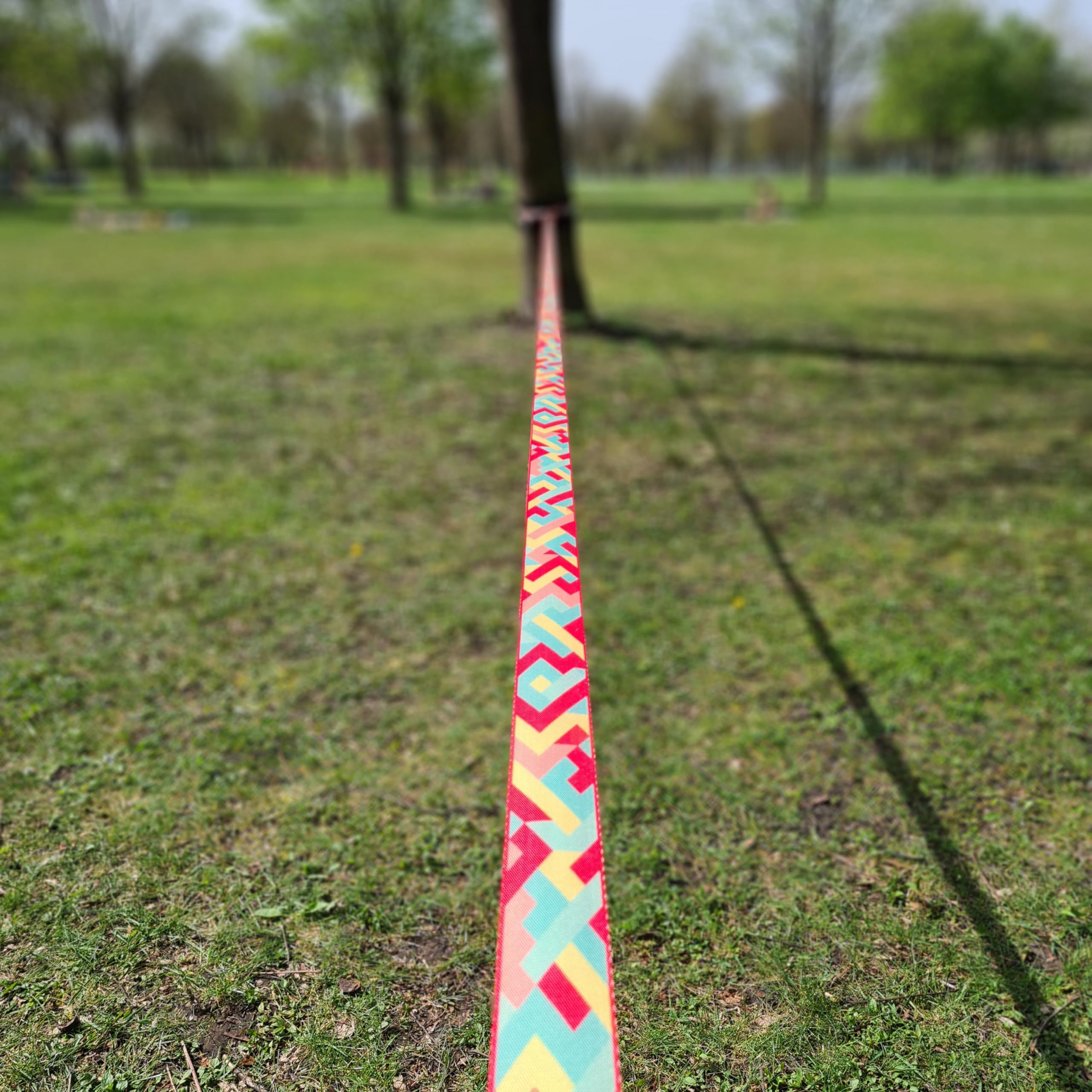 Kit slackline Secoroco - Longueur de 15, 25 ou 35 m et largeur de 5 cm - Motif unique « zig zig » - Sac de transport ou de gym tendance et protection pour arbres et cliquet inclus