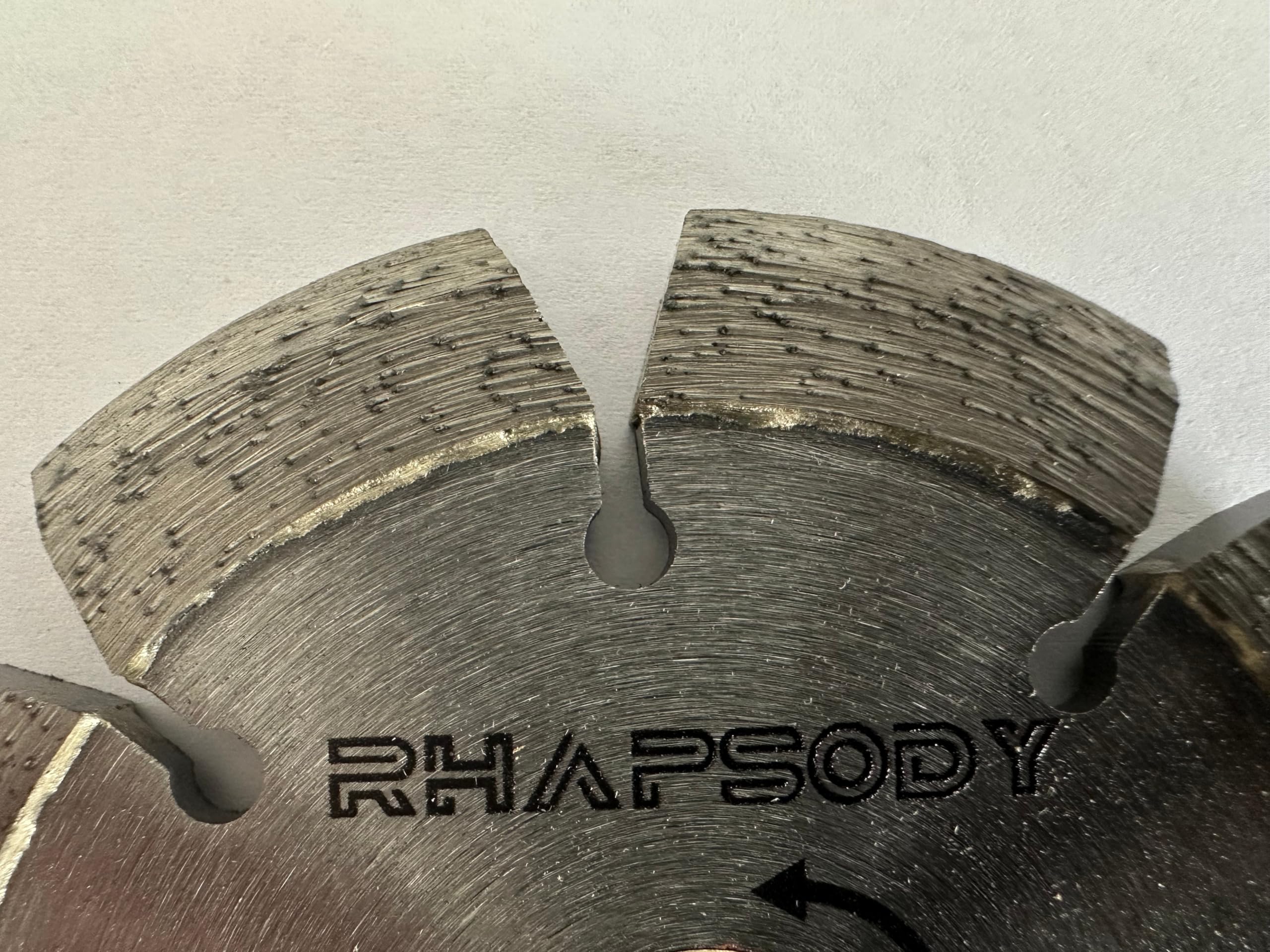 RHAPSODY Cuchillas de diamante de 4.5 pulgadas para enrutar y reparar grietas en hormigón y asfalto, 3/8 pulgadas de ancho con eje de 7/8 a 5/8 pulgadas