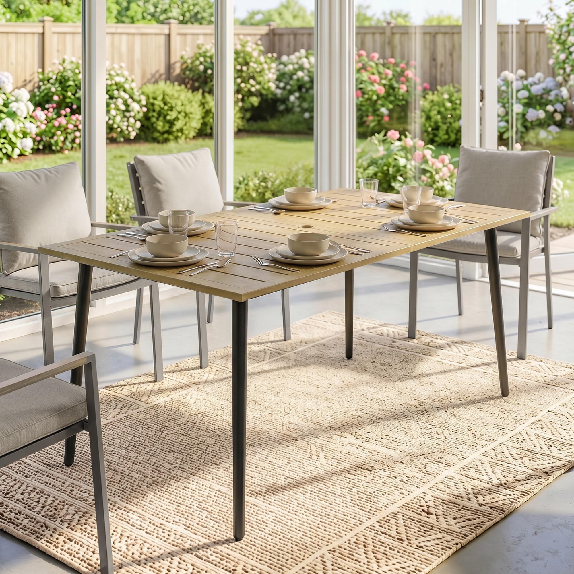 Outsunny Gartentisch 150x90cm Wetterfest Balkontisch mit Schirmloch Braun | Aus Stahl, Lamellendesign, Outdoor Campingtisch, Beistelltisch, Rechteckig, Terrassentisch für Garten Balkon