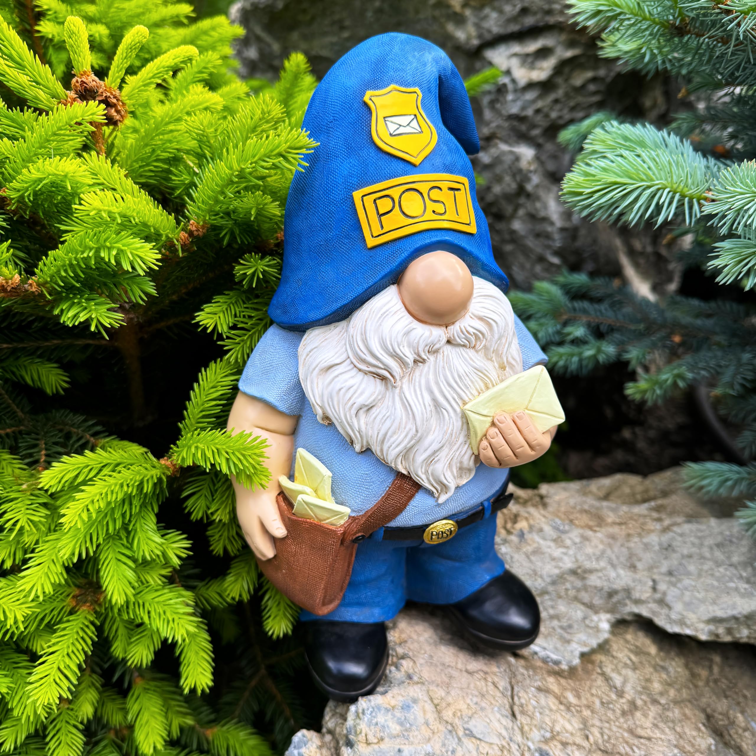 Mood Lab Krasnal ogrodowy - zabawna figurka krasnala listonosza - 24 cm wysoka statuetka trawnika - do dekoracji na zewnątrz lub domu