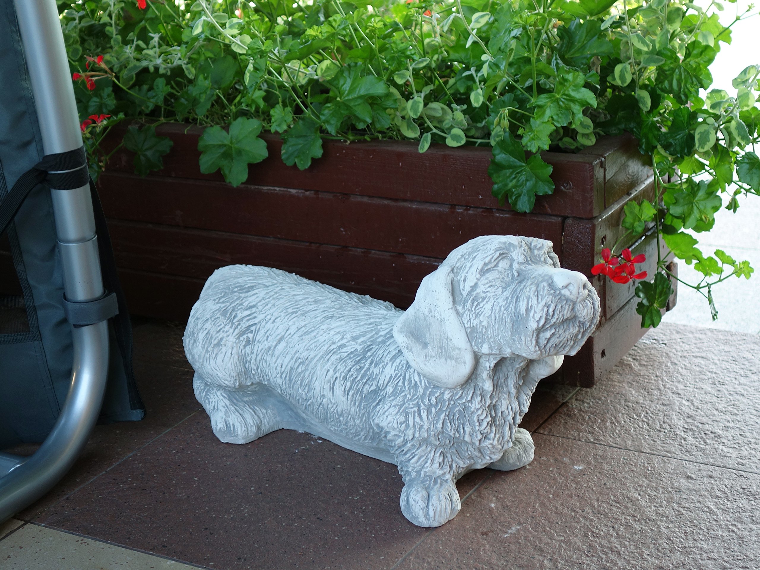gartendekoparadies.de Hund Rauhaardackel Steinfigur aus Steinguss, Grau, Frostsicher für Außenbereich, H. 30 cm, 26 kg