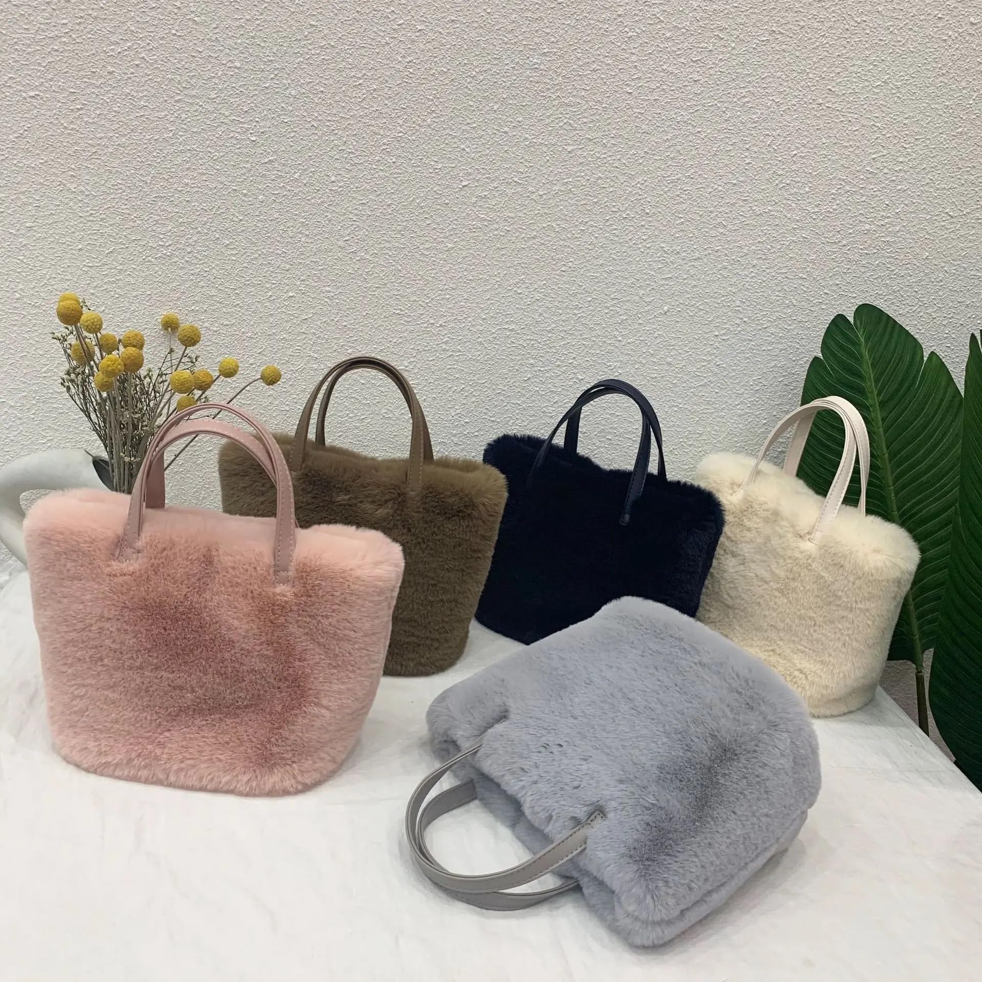 WANWEN Borsa Con Pelliccia Sintetica, Borsa Tote Peluche per Donne, Morbida e Comoda, Perfetta per l'Inverno e il Natale (Beige