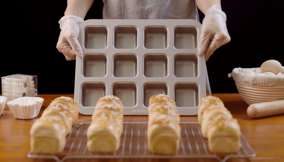 パンの型　四角　CHEFMAD 12個取 Amazon｜CHEFMADE マフィン型 ブラウニーパン スクエア型 ケーキ
