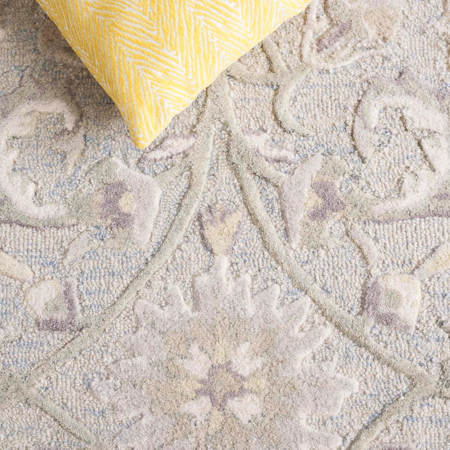 SAFAVIEH Area Rug 8x10 - Glamour Collection - Large - Light Blue & Ivory, Handmade Wool, Ideal for Living Room, Bedroom, Office, Dining Space (GLM624L)