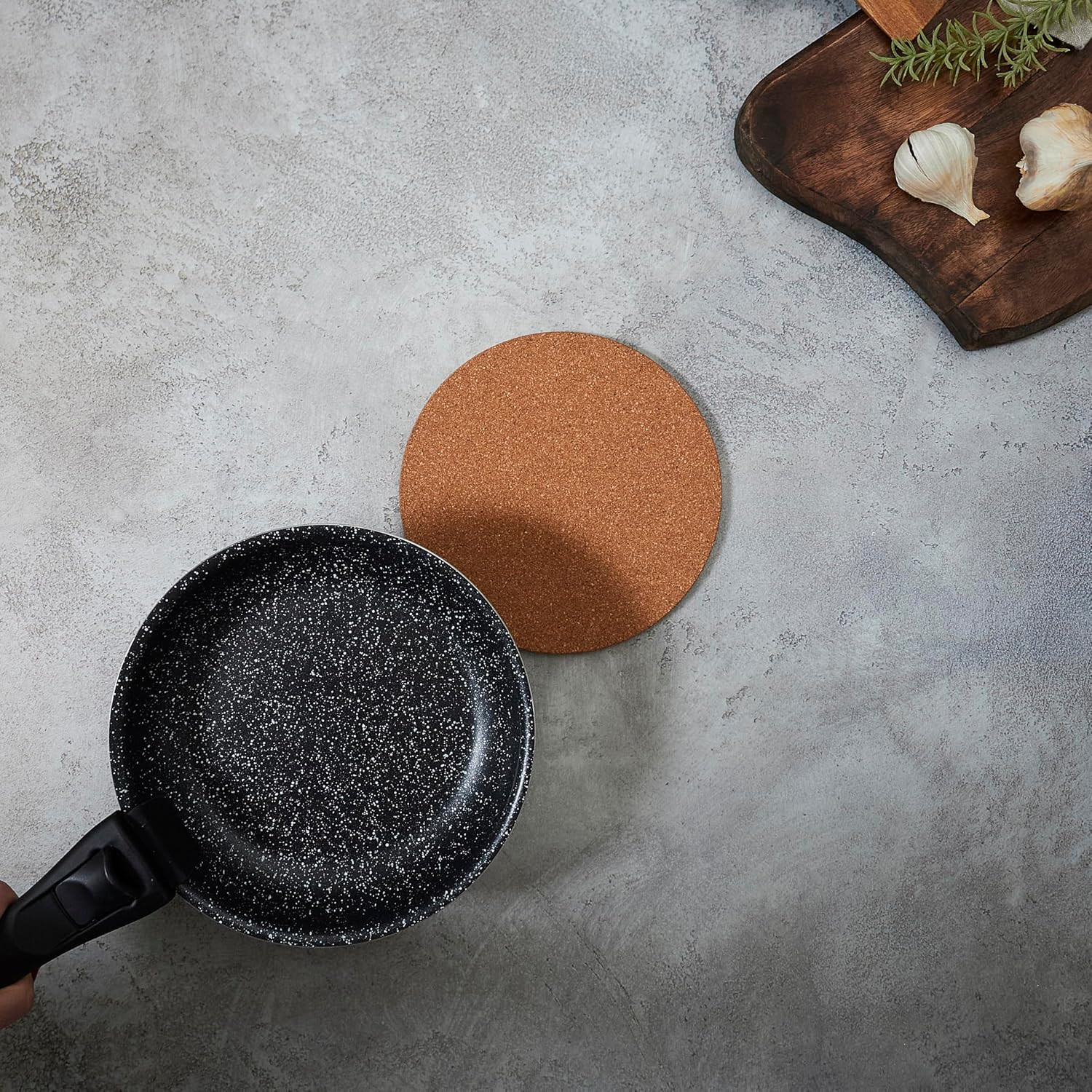 Cook Concept, KA0492, Round Cork Trivet 19 cm, Elegant and Practical Serving Accessory for Table, Heat Protection and Noise Reduction, Brown