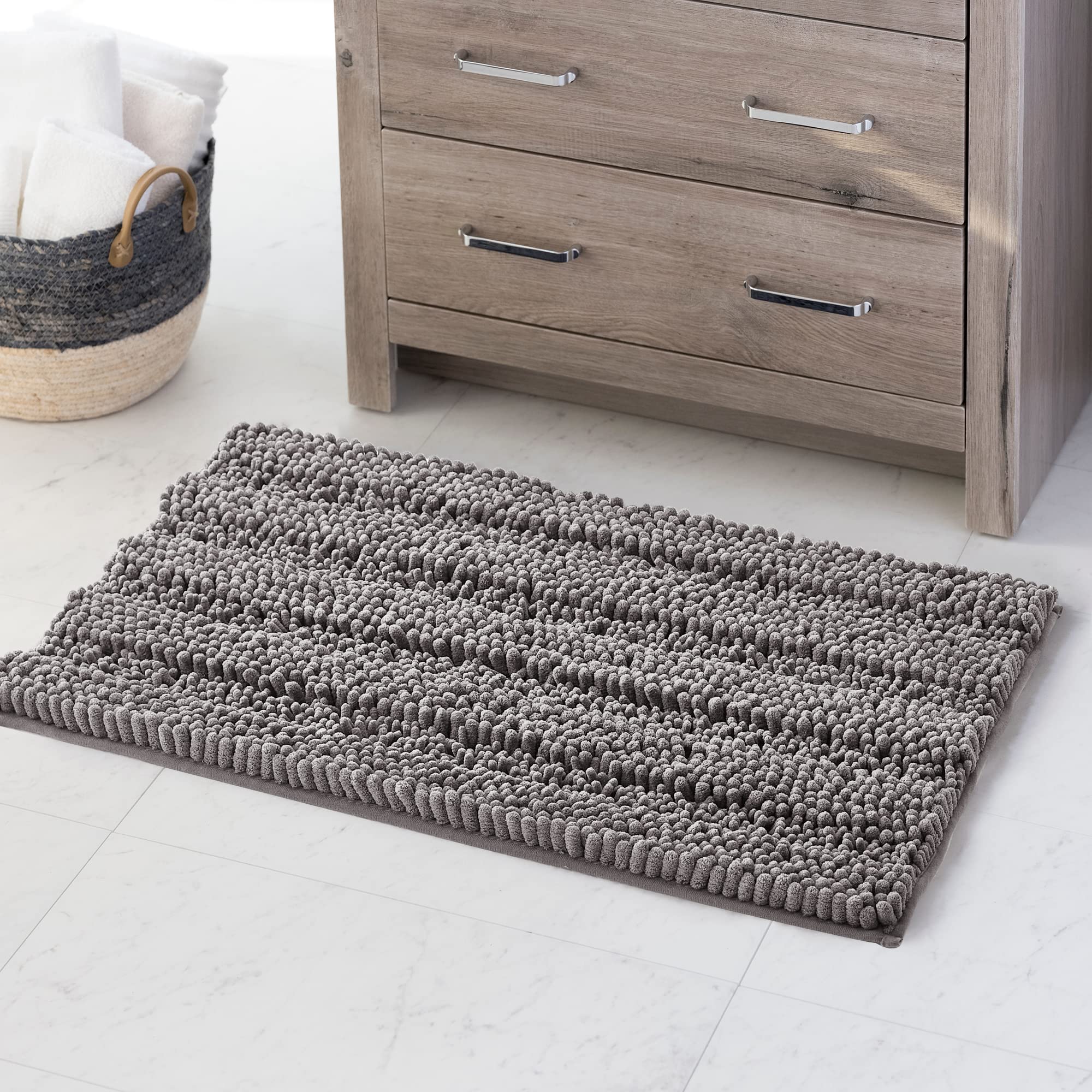 Tapis de bain antidérapant en velours pour créer une ambiance cocooning dans le salon