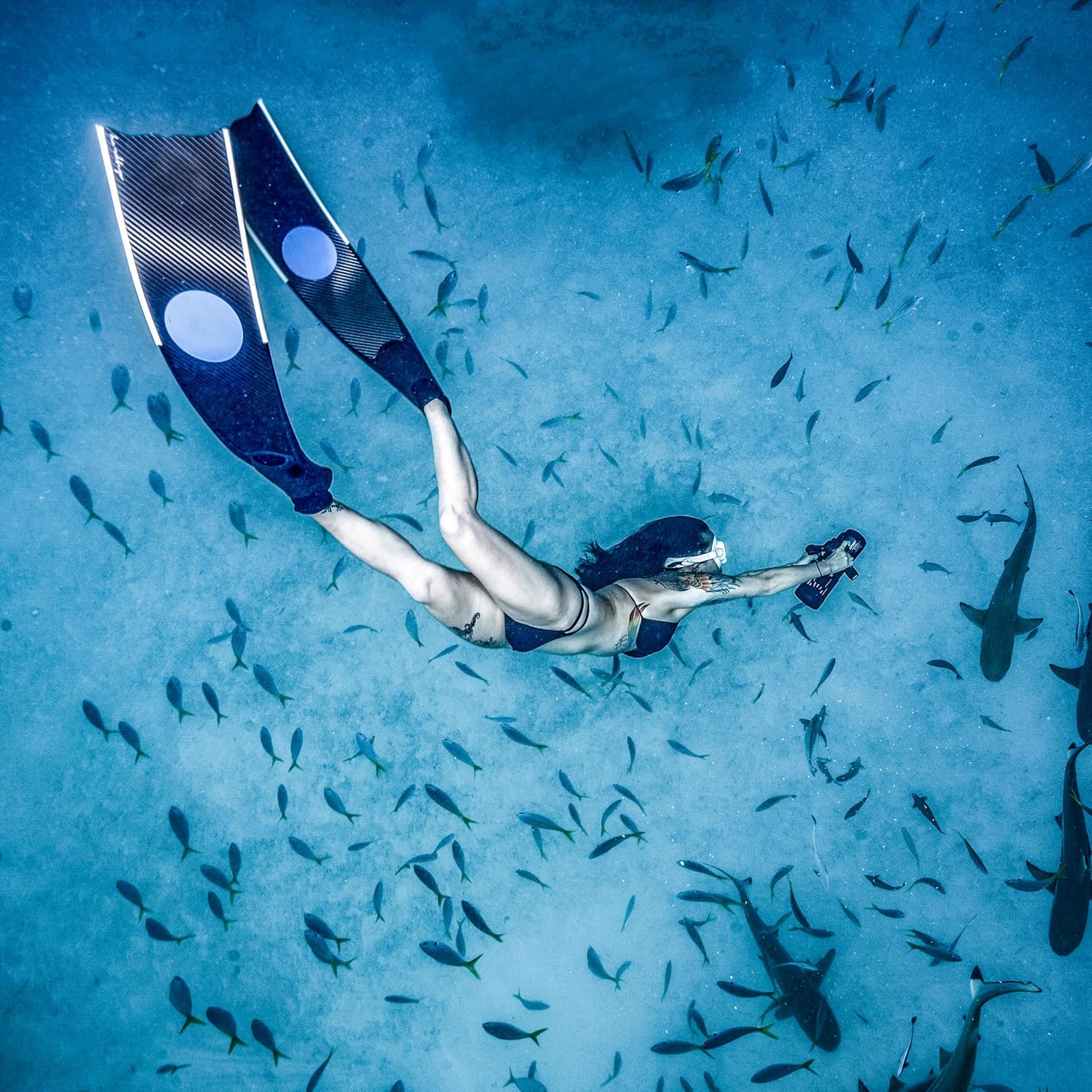 Diver using Lefeet S1 Pro with single motor underwater