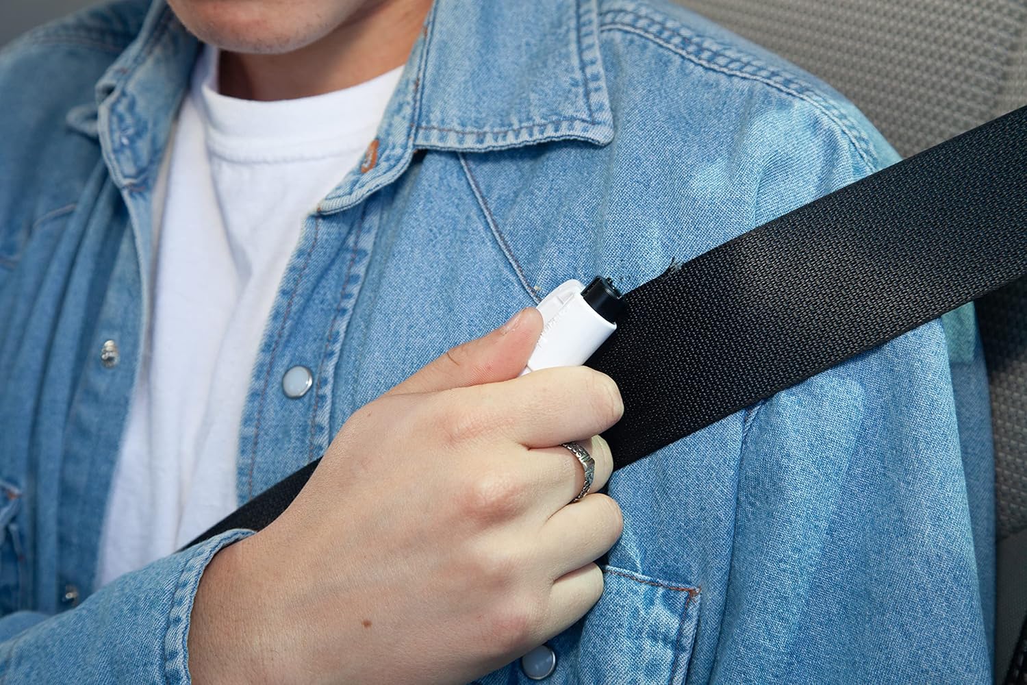 RESQME Family Pack of 3 The Original Emergency Keychain Car Escape Tool, 2-in-1 Seatbelt Cutter and Window Breaker, Made in USA, Pink, White, Teal - Compact Emergency Hammer : Automotive