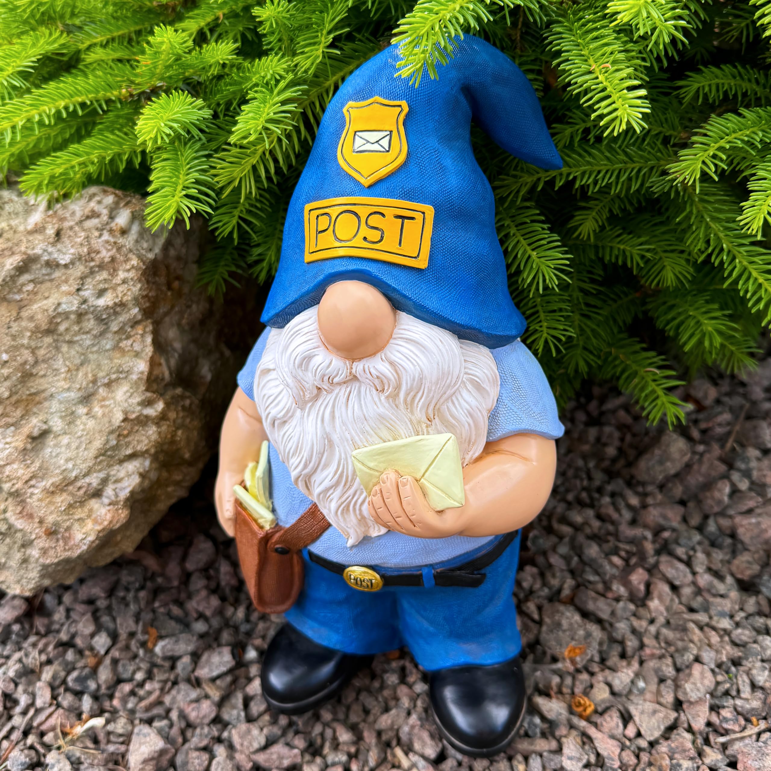 Mood Lab Krasnal ogrodowy - zabawna figurka krasnala listonosza - 24 cm wysoka statuetka trawnika - do dekoracji na zewnątrz lub domu