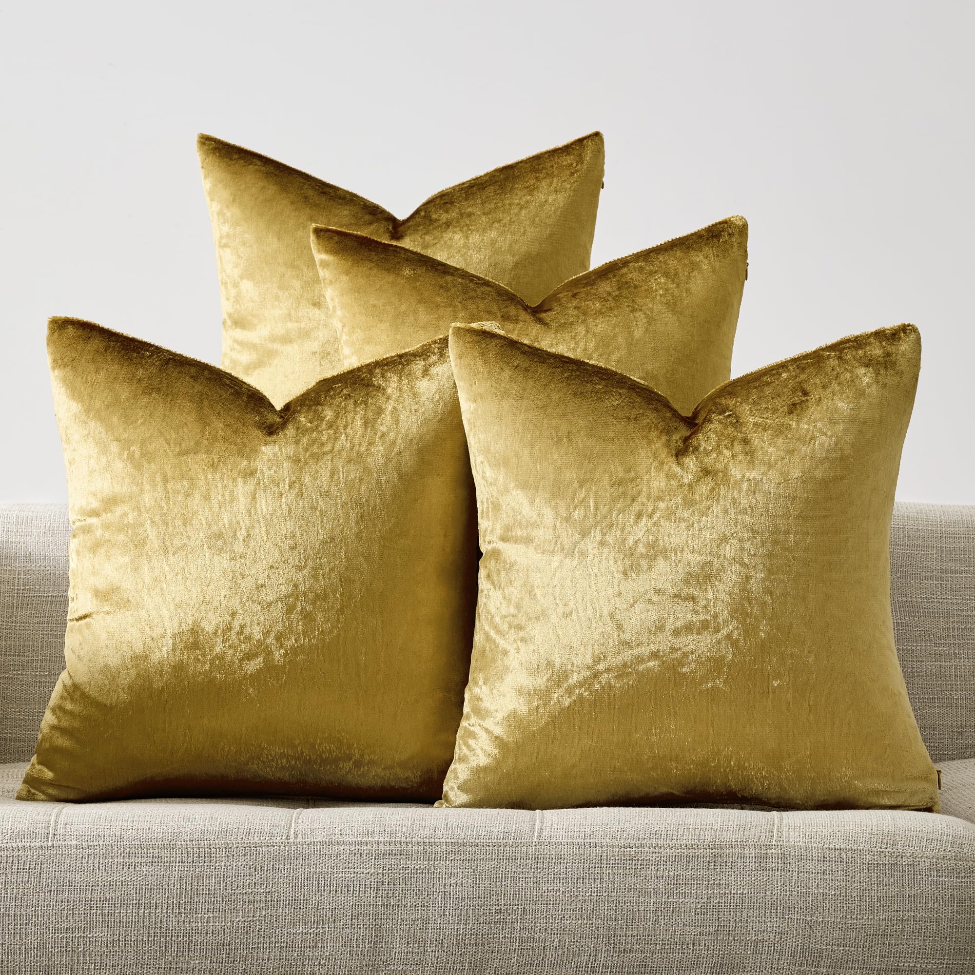 GIGIZAZA Velvet Gold Pillow Covers 18x18，Pack of 4 Decorative Throw Pillow Soft Covers Square Couch Pillow Modern Covers Living Room Luxury Cushion Covers