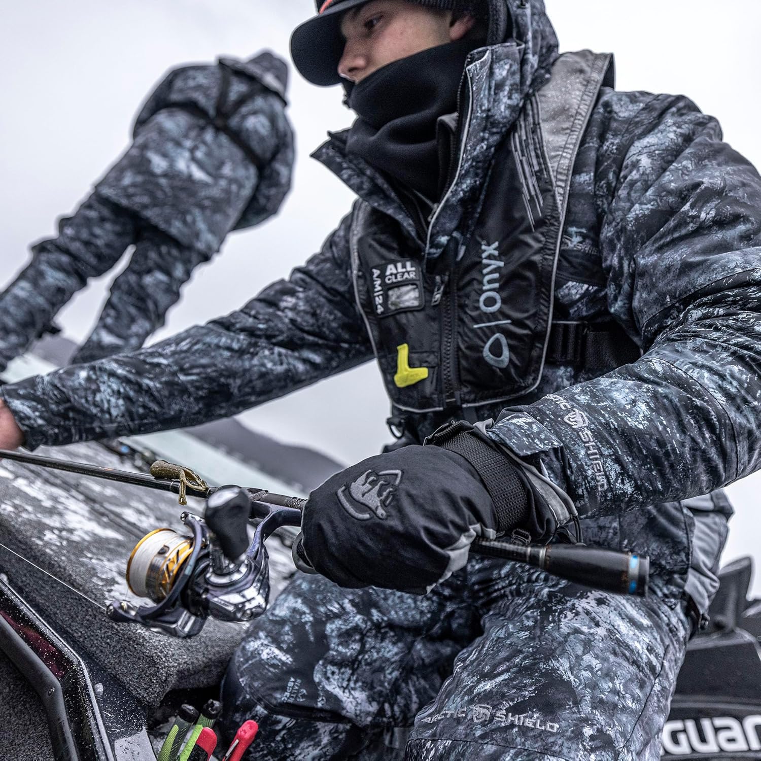 ArcticShield Classic Elite Hunting Mittens – Waterproof & Windproof Polyester Shell with RETAIN™ Heat-Retention Lining, Fleece Interior, Textured Grip, Adjustable Wrist & Extended Gauntlet