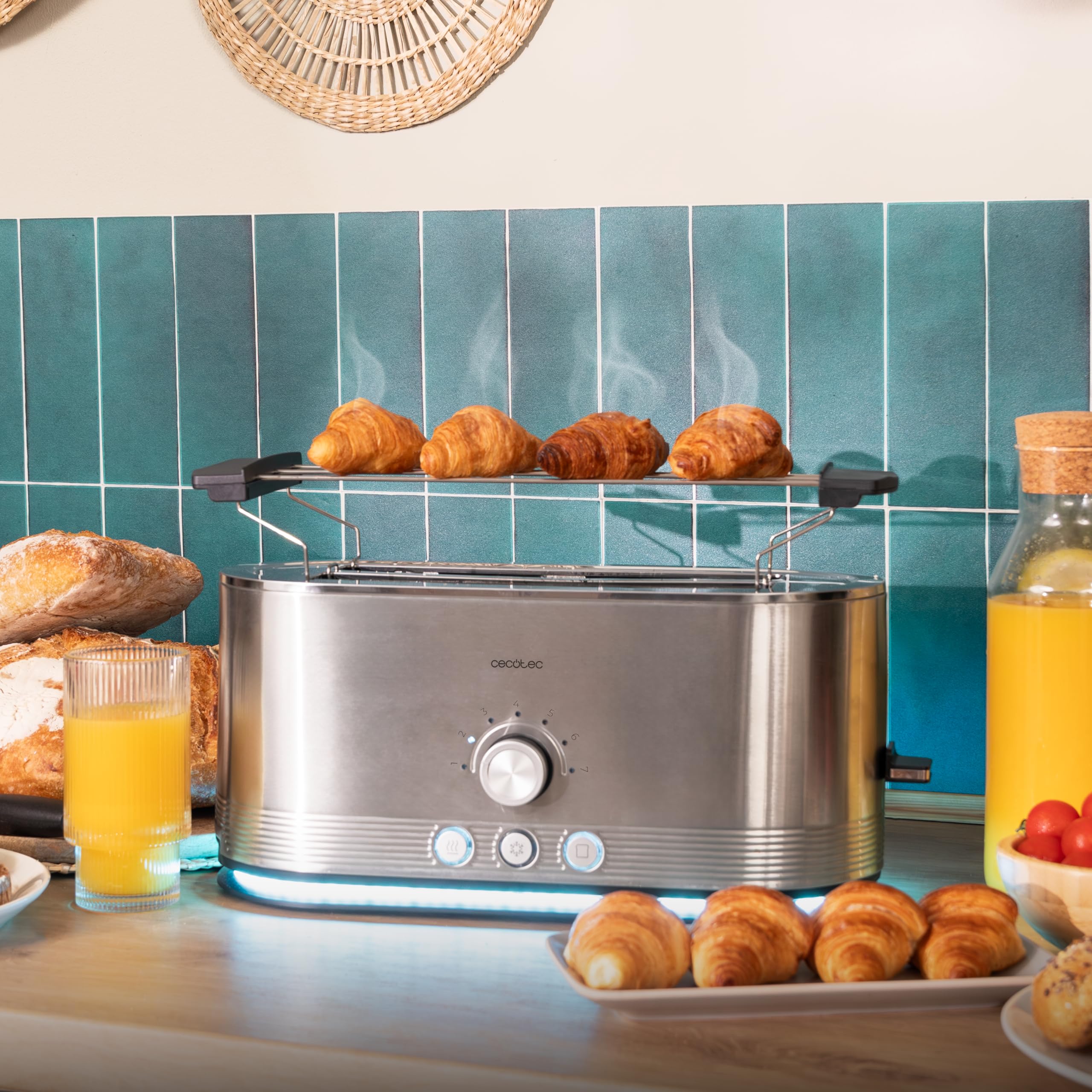 Cecotec Tostapane Verticale in Acciaio con Doppia Fessura Lunga Shine&Toast Extra Double. 1400W, Capacità 4 Toast, Fessure Larghe 3,8cm, Anello Luminoso, 7 Livelli di Tostatura, Aste Superiori