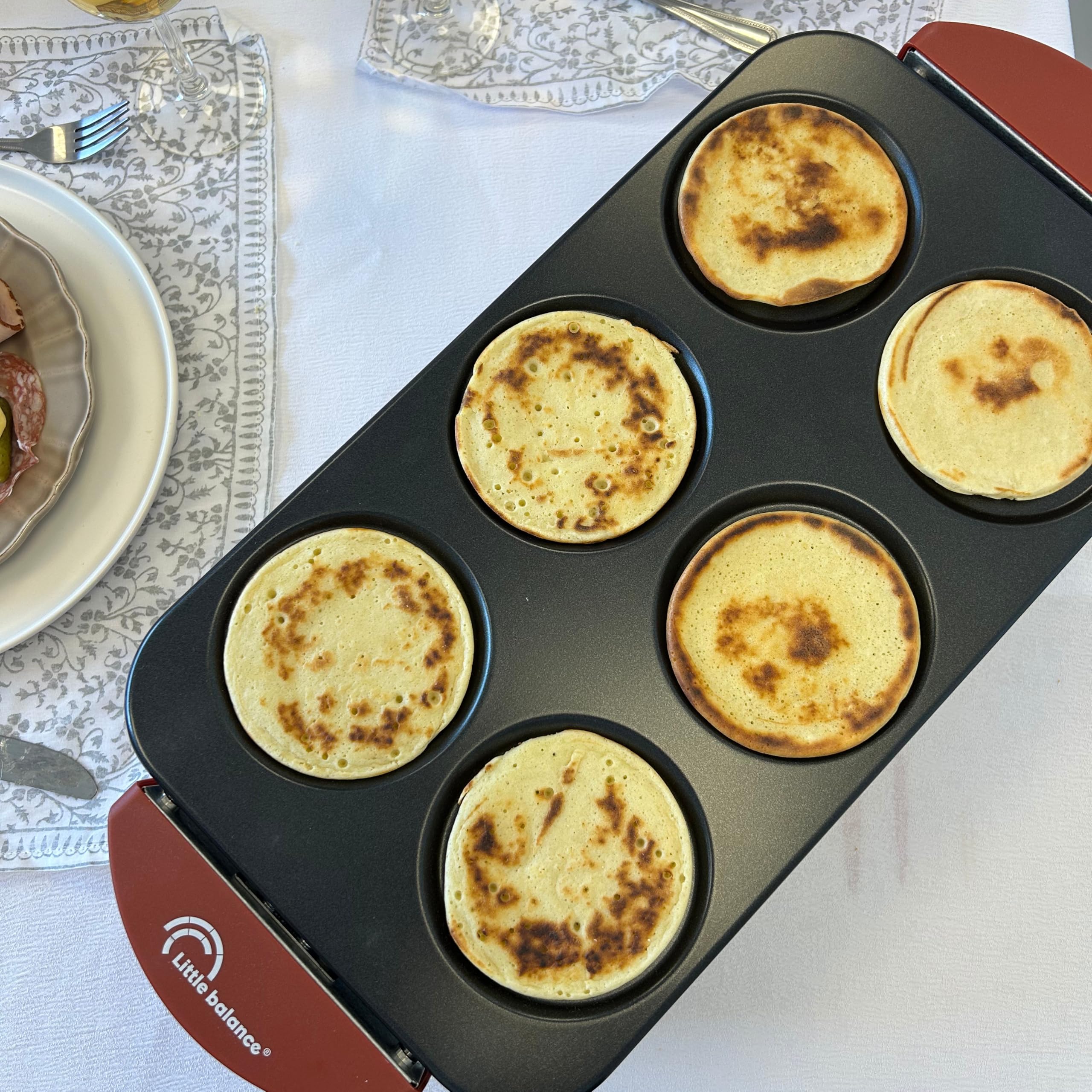 LITTLE BALANCE 8952 Fun Party 8, Appareil à Raclette, Multifonctions 3 en 1, Raclettes, Pizzas et Crêpes, 3 zones de cuisson, Jusqu'à 8 personnes, Sans PFAS, 1600 W, Piment