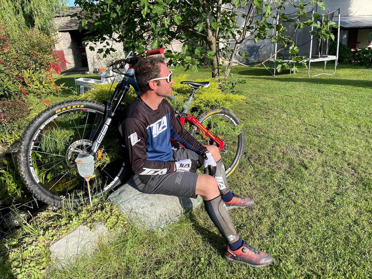TLA Stop Shot Parastinchi bici mtb enduro protezioni Sas-Tec Certificati CE, Downhill, Bmx protezione gambe e tibie, porta parastinchi con protezioni interne elasticizzati, leggeri fatto in Italia