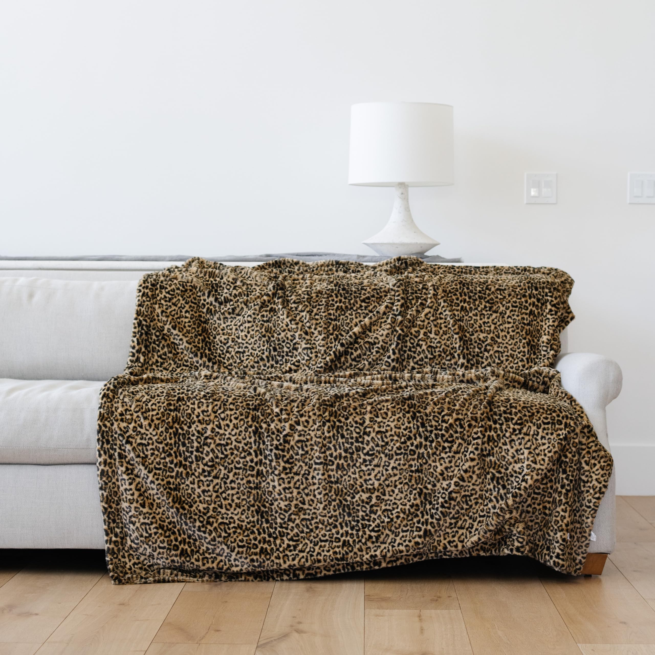 GRACED SOFT LUXURIES Throw Blanket Softest Warm Elegant Cozy Comfy Decorative Thick Faux Fur for Modern Living (Classic Leopard, Extra Large 60" x 80")