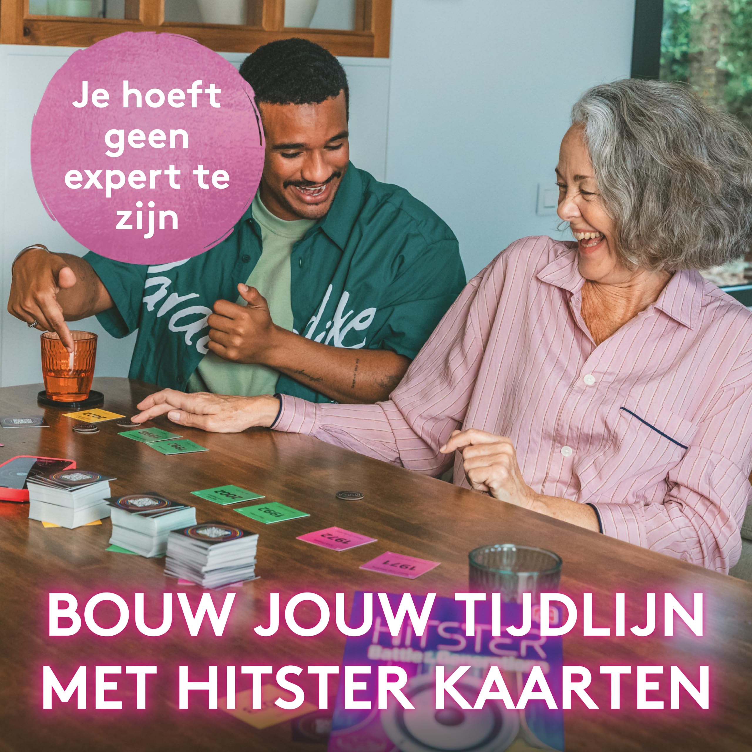 Hitster Battle of the Generations NL – Muzikale Party Bordspel met 420+ Nummers Door de Jaren Heen, 3 Tijdperken Vinyl tot Cassette tot Streaming – App‑Verbonden Quiz voor Volwassenen & Families (NL)