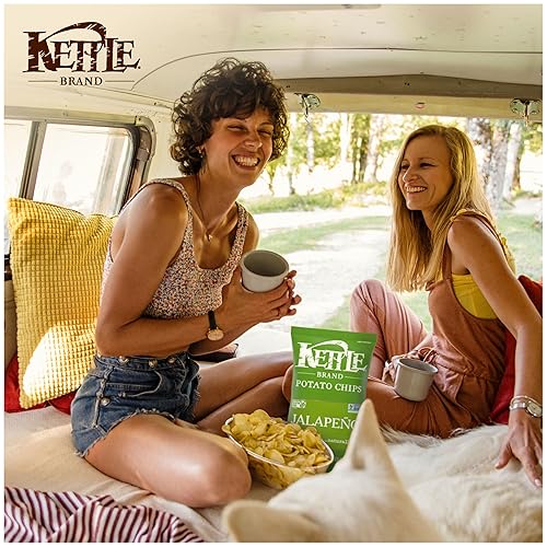 Vista 446 de Kettle Brand Papas fritas, papas fritas con ajo y parmesano, 7.5 onzas (paquete de 12)