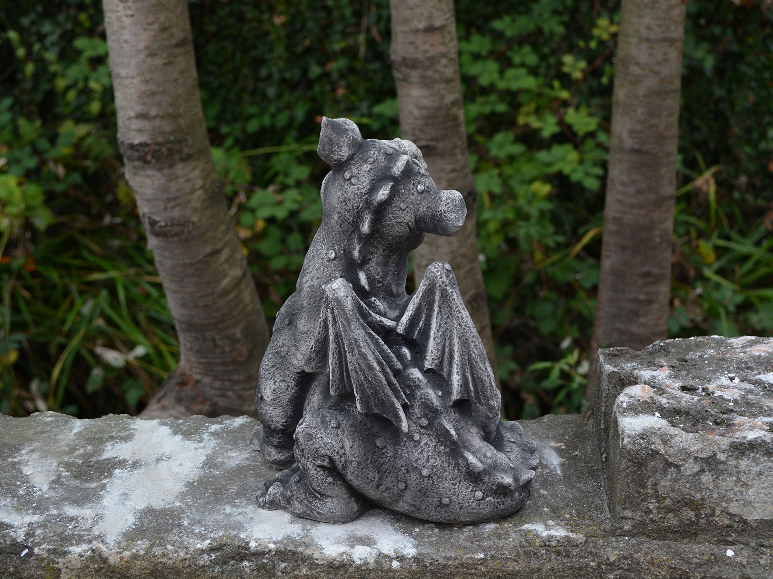 gartendekoparadies.de Lustiger Drache, Steinfigur aus Steinguss, Grau, Frostsicher, H. 30 cm, 9 kg für Außenbereich