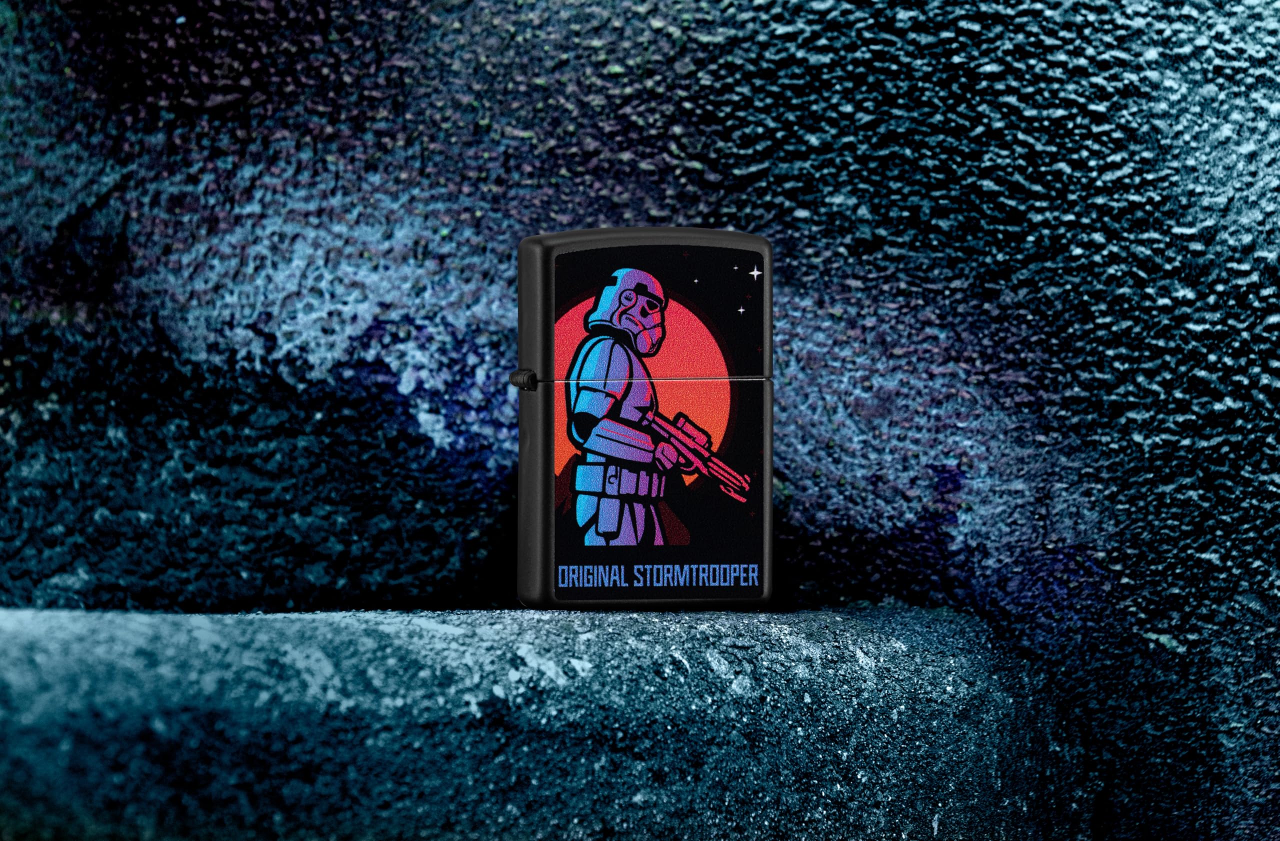 Zippo Sturmfeuerzeug - Original Stormtrooper Moon Design, Black Matte - Nachfüllbar - Wiederverwendbar - Windfest - Geschenkbox - Made in USA