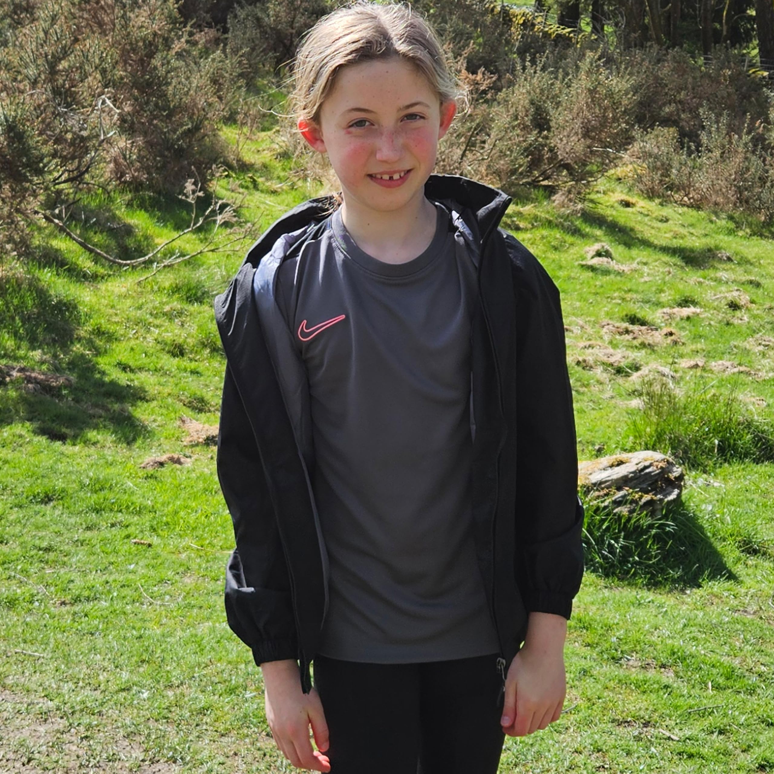 Blu Apparel Wasserdichte Kinder-Regenjacke, ideal für Schule, Wandern, winddichte Jacke, Kinder-Regenjacke