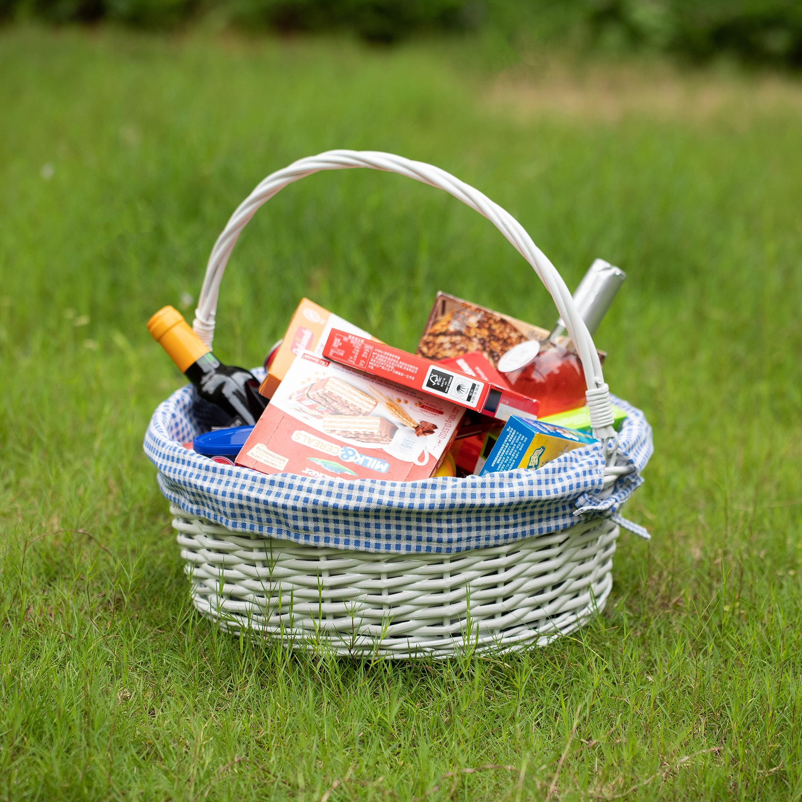 Amazon.com: Traditional White Round Willow Gift Basket with Blue