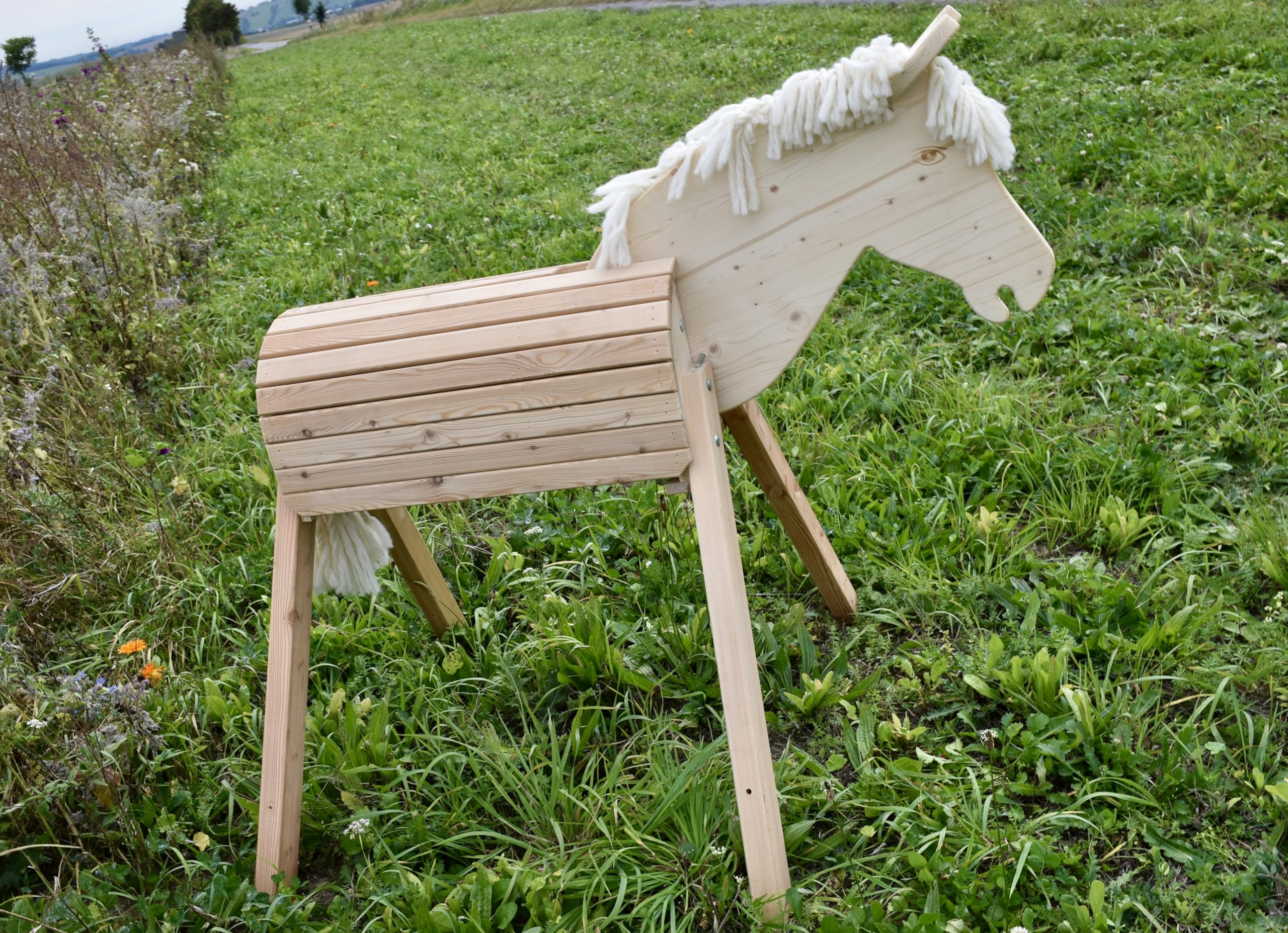 Garden horse "Tom"